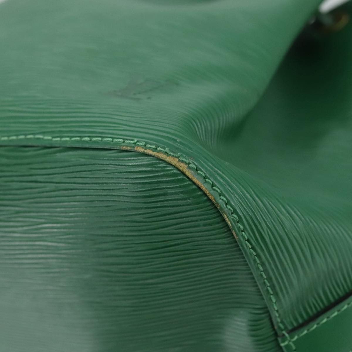 Louis Vuitton Noé Green Leather Shoulder Bag (Pre-Owned) Size ONE SIZE - 19 Thumbnail