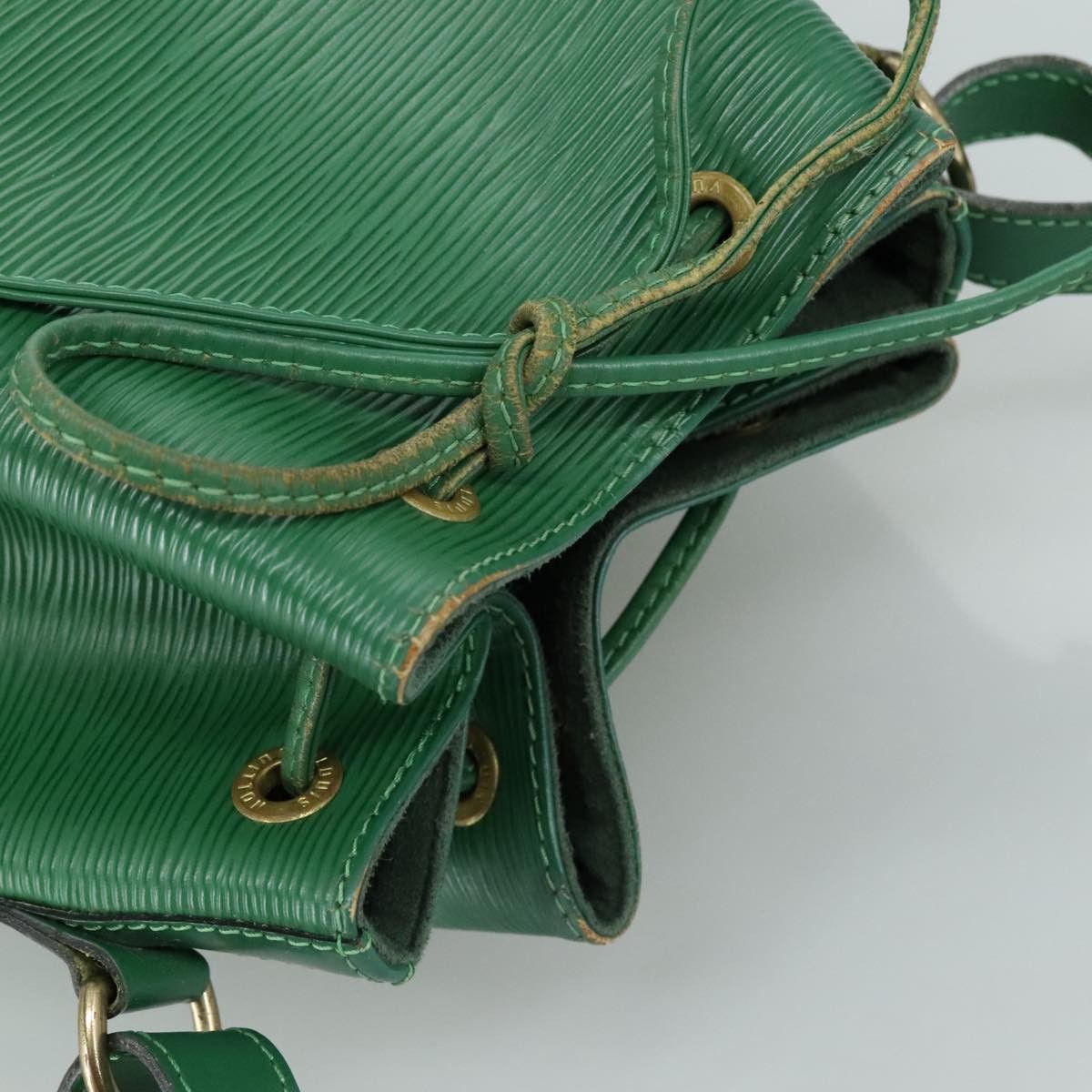 Louis Vuitton Noé Green Leather Shoulder Bag (Pre-Owned) Size ONE SIZE - 5 Thumbnail