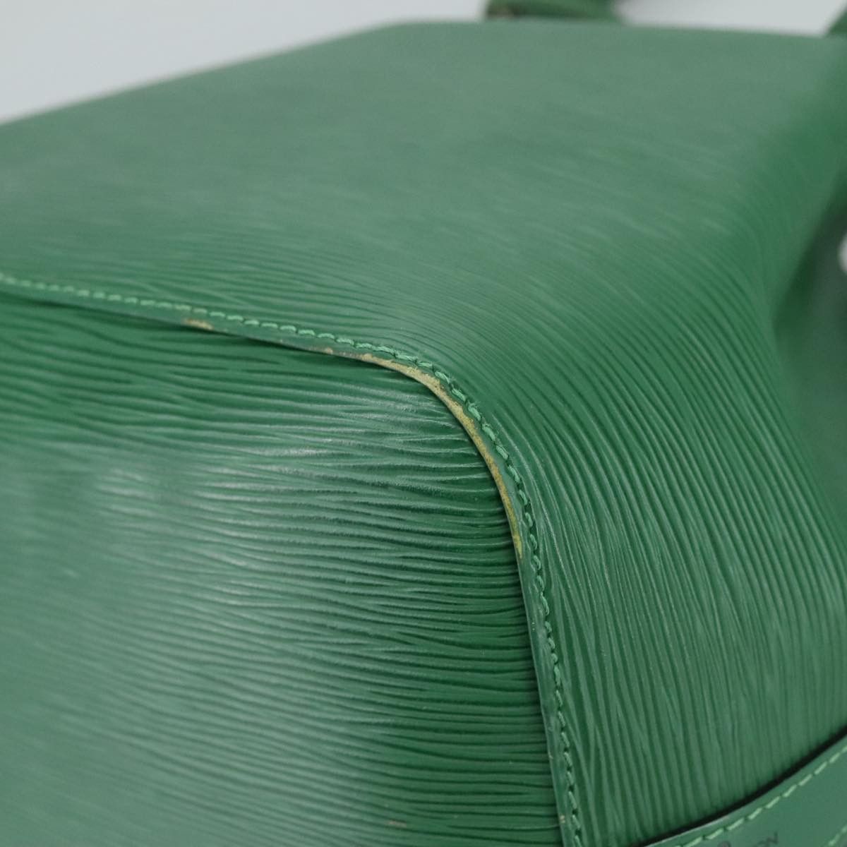 Louis Vuitton Noé Green Leather Shoulder Bag (Pre-Owned) Size ONE SIZE - 7 Thumbnail
