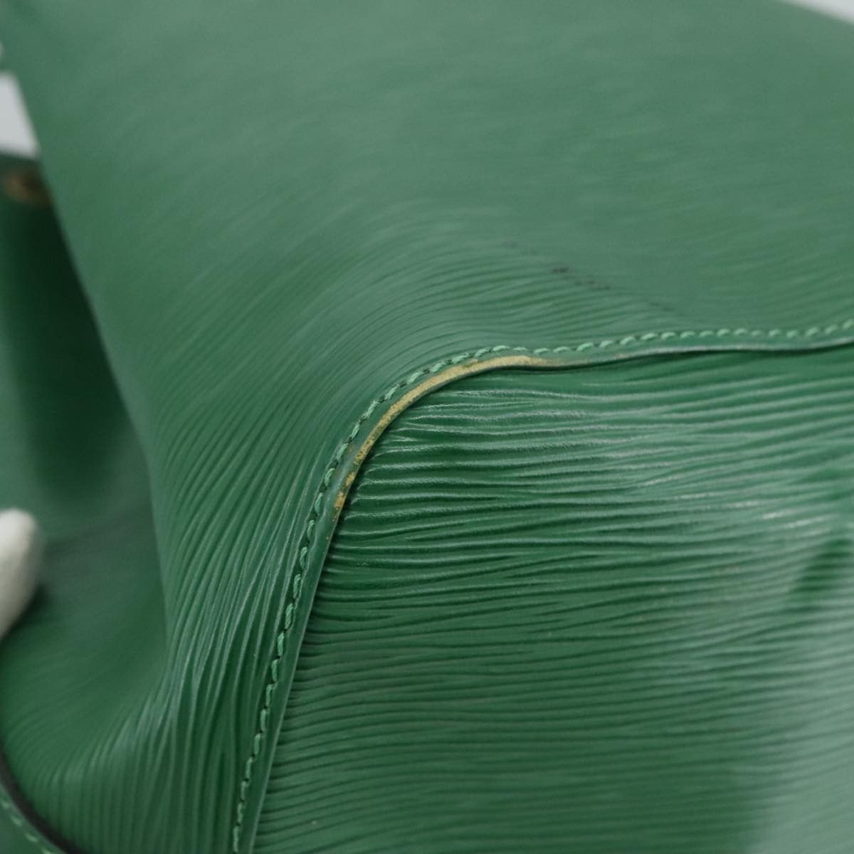 Louis Vuitton Noé Green Leather Shoulder Bag (Pre-Owned) Size ONE SIZE - 18 Thumbnail