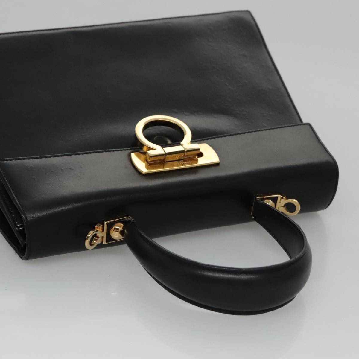 Salvatore Ferragamo Gancini Black Leather Handbag (Pre-Owned) Size ONE SIZE - 14 Thumbnail