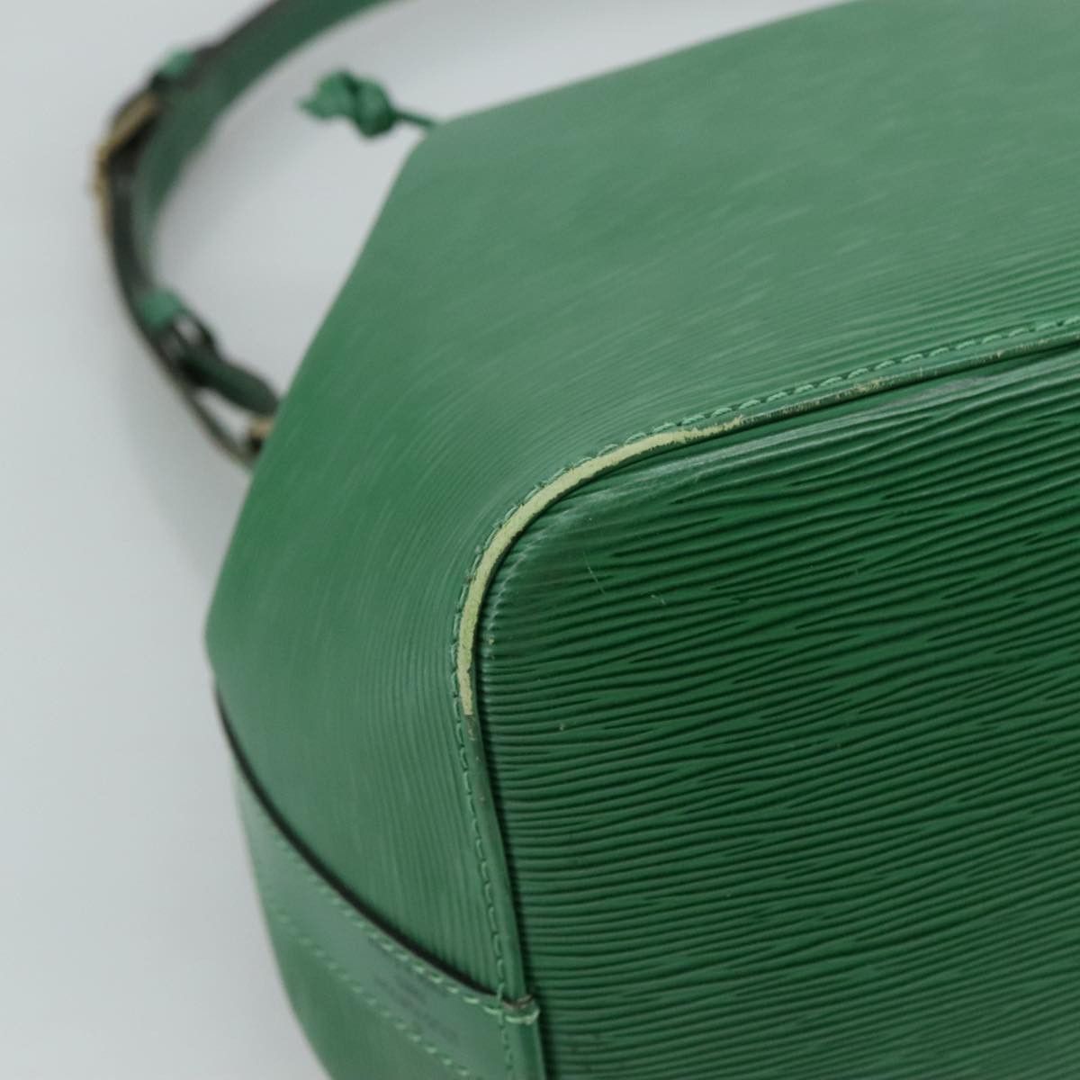 Louis Vuitton Petit Noé Green Leather Shoulder Bag (Pre-Owned) Size ONE SIZE - 8 Thumbnail