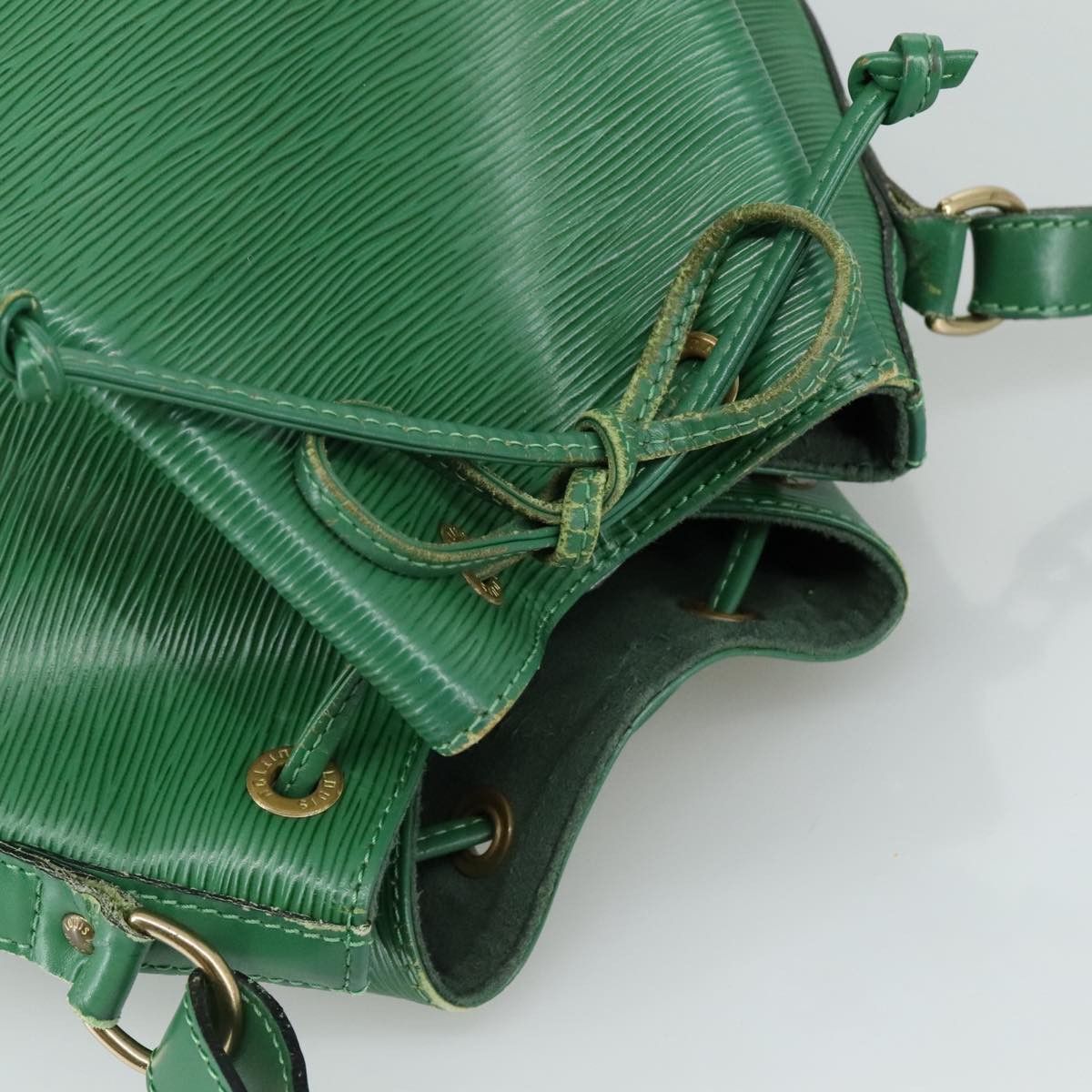 Louis Vuitton Petit Noé Green Leather Shoulder Bag (Pre-Owned) Size ONE SIZE - 16 Thumbnail