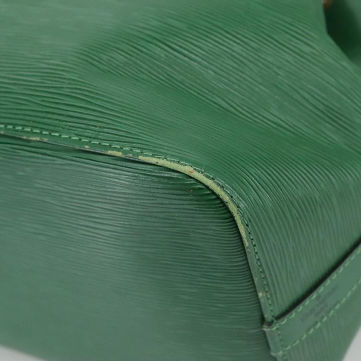 Louis Vuitton Petit Noé Green Leather Shoulder Bag (Pre-Owned) Size ONE SIZE - 9 Thumbnail