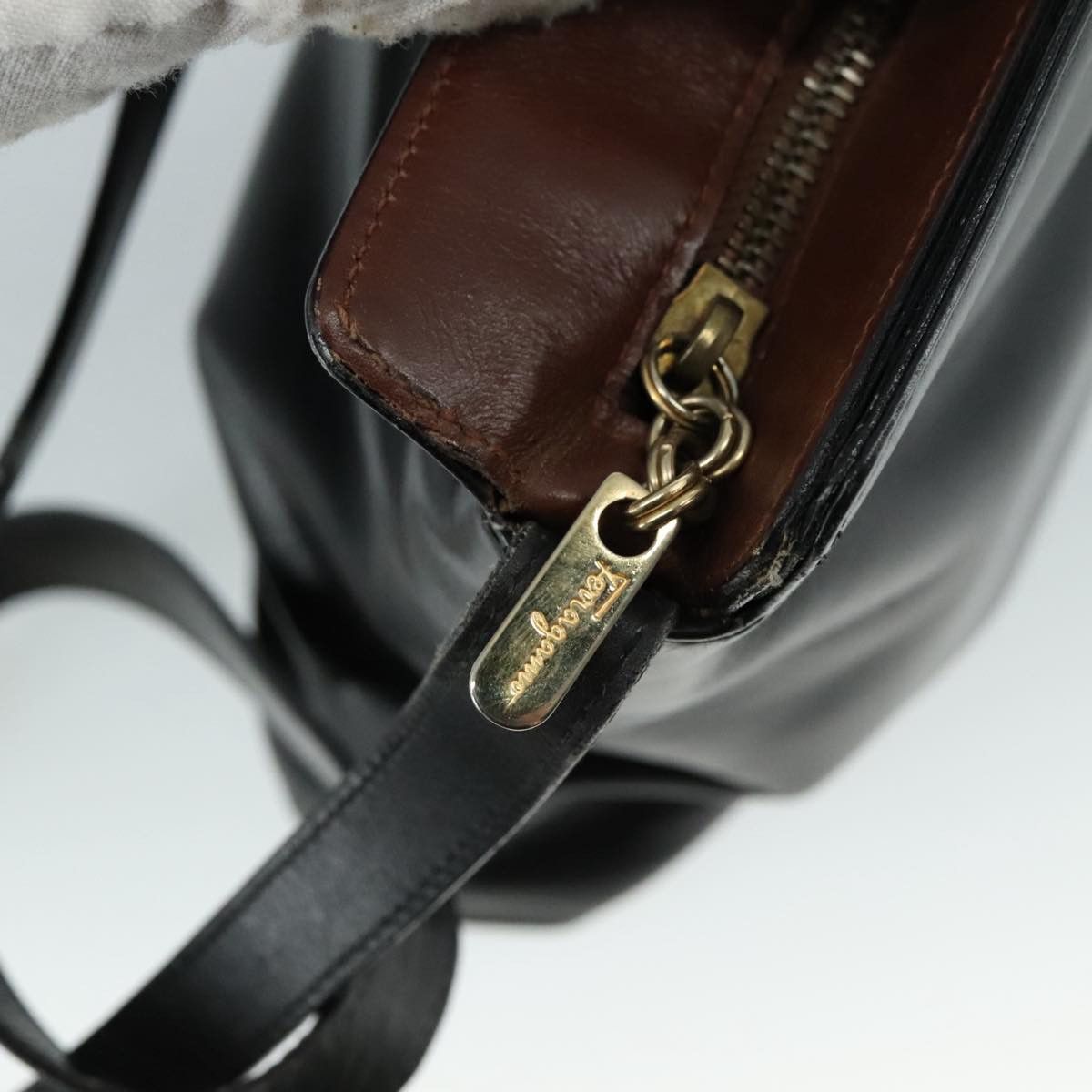 Salvatore Ferragamo Gancini Black Leather Shoulder Bag (Pre-Owned) Size ONE SIZE - 14 Thumbnail