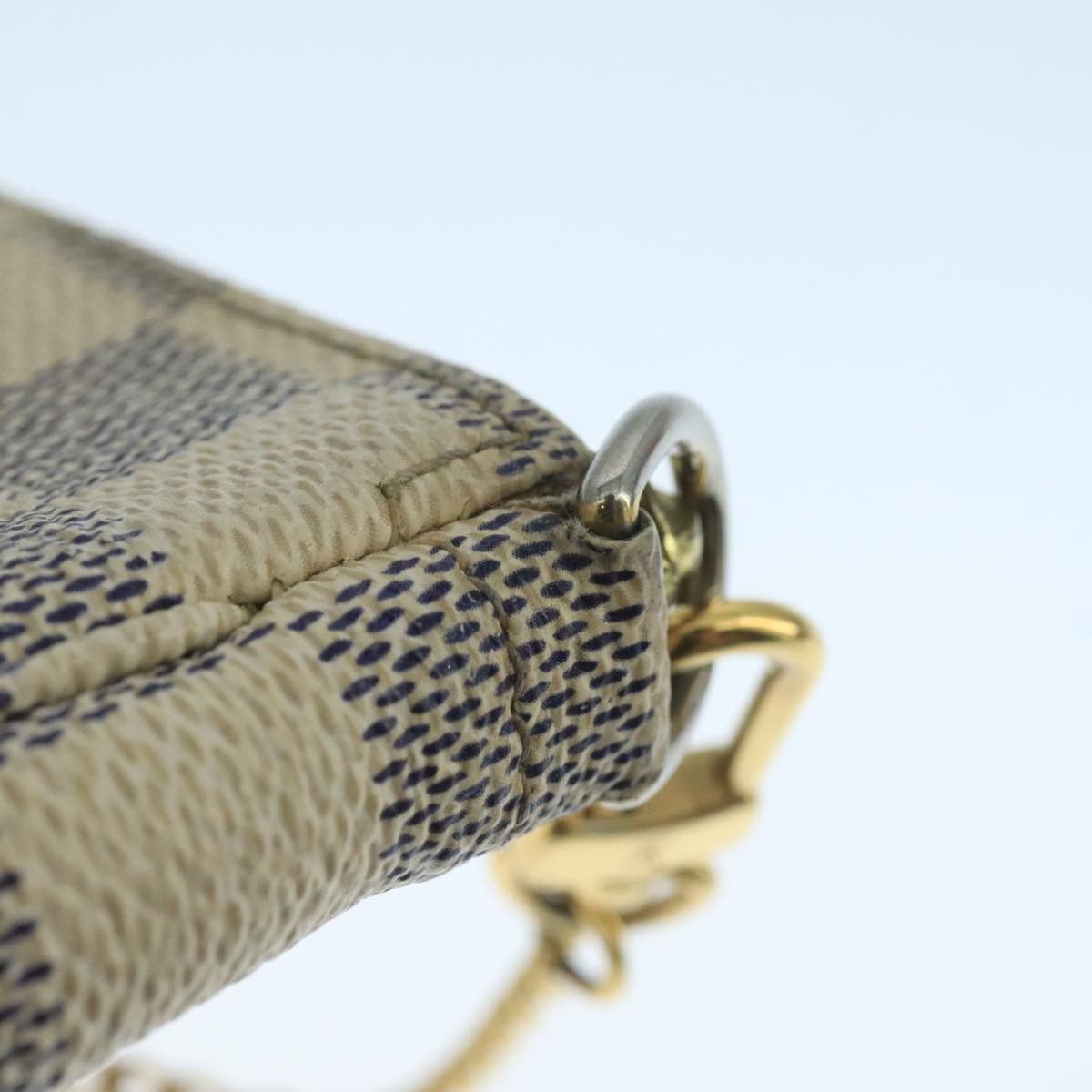 Louis Vuitton Mini Pochette Accessoires White Canvas Clutch Bag Size ONE SIZE - 19 Thumbnail