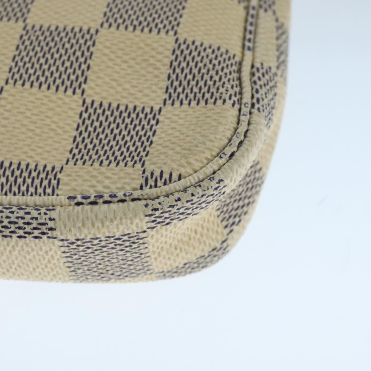 Louis Vuitton Mini Pochette Accessoires White Canvas Clutch Bag Size ONE SIZE - 7 Thumbnail