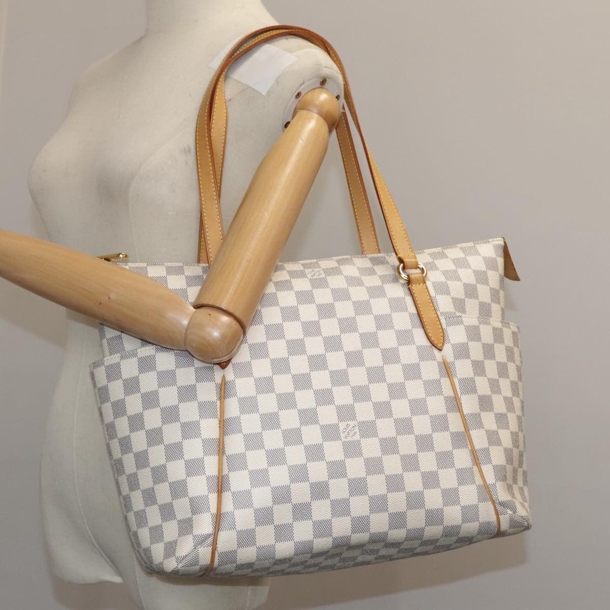 Louis Vuitton Totally White Canvas Tote Bag (Pre-Owned) Size ONE SIZE - 20 Thumbnail