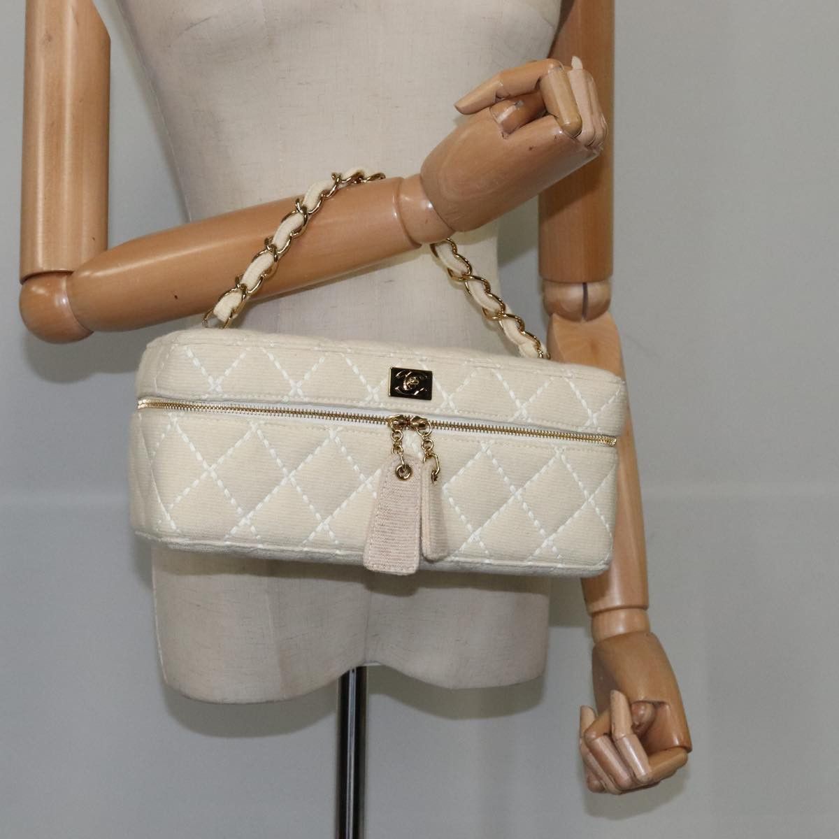 Chanel Vanity Beige Canvas Clutch Bag (Pre-Owned) Size ONE SIZE - 16 Thumbnail