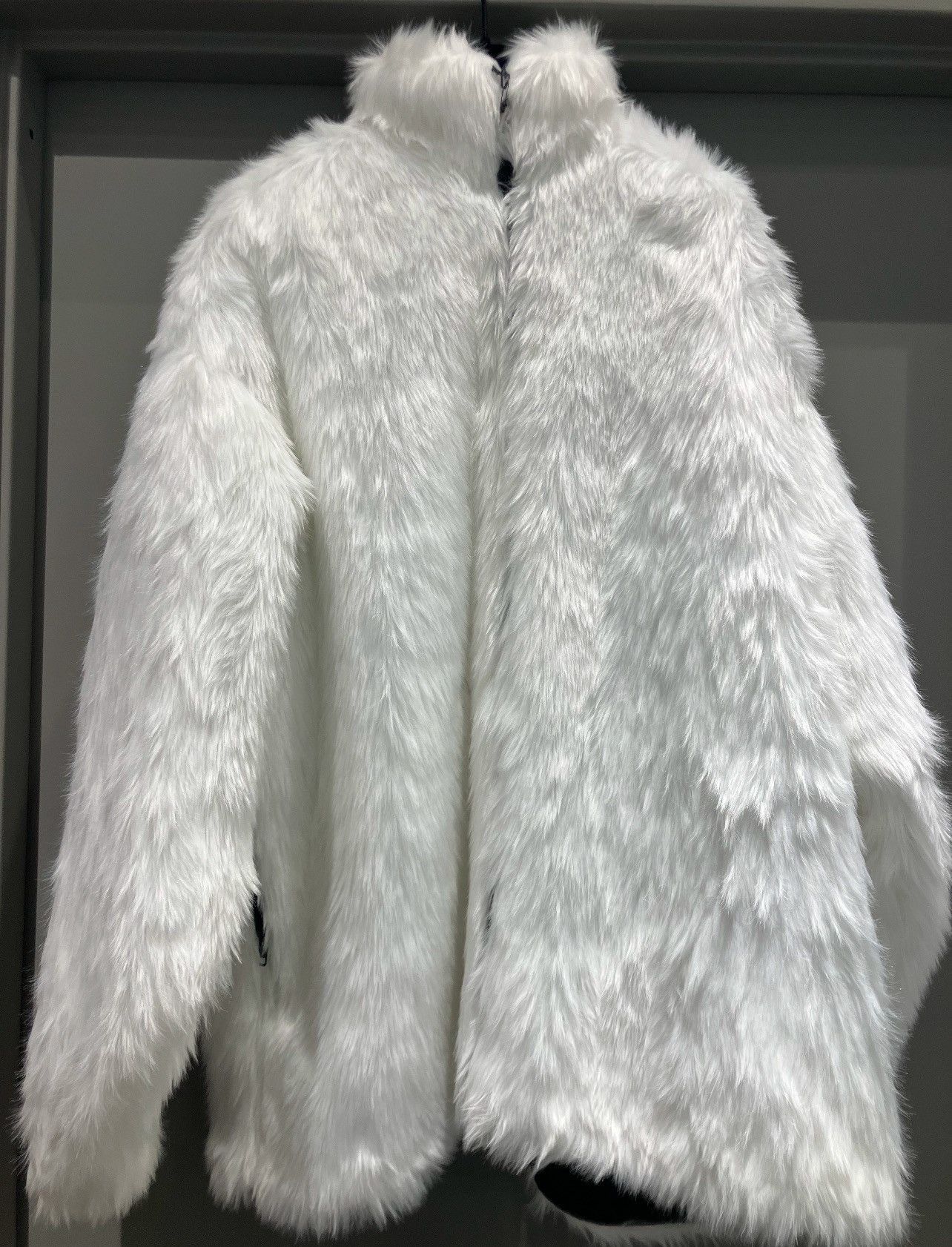 Balenciaga FW2022 RUNWAY Fur Bitcoin Graffiti Runway Coat Zip up Jacket Size US XS / EU 42 / 0 - 2 Thumbnail