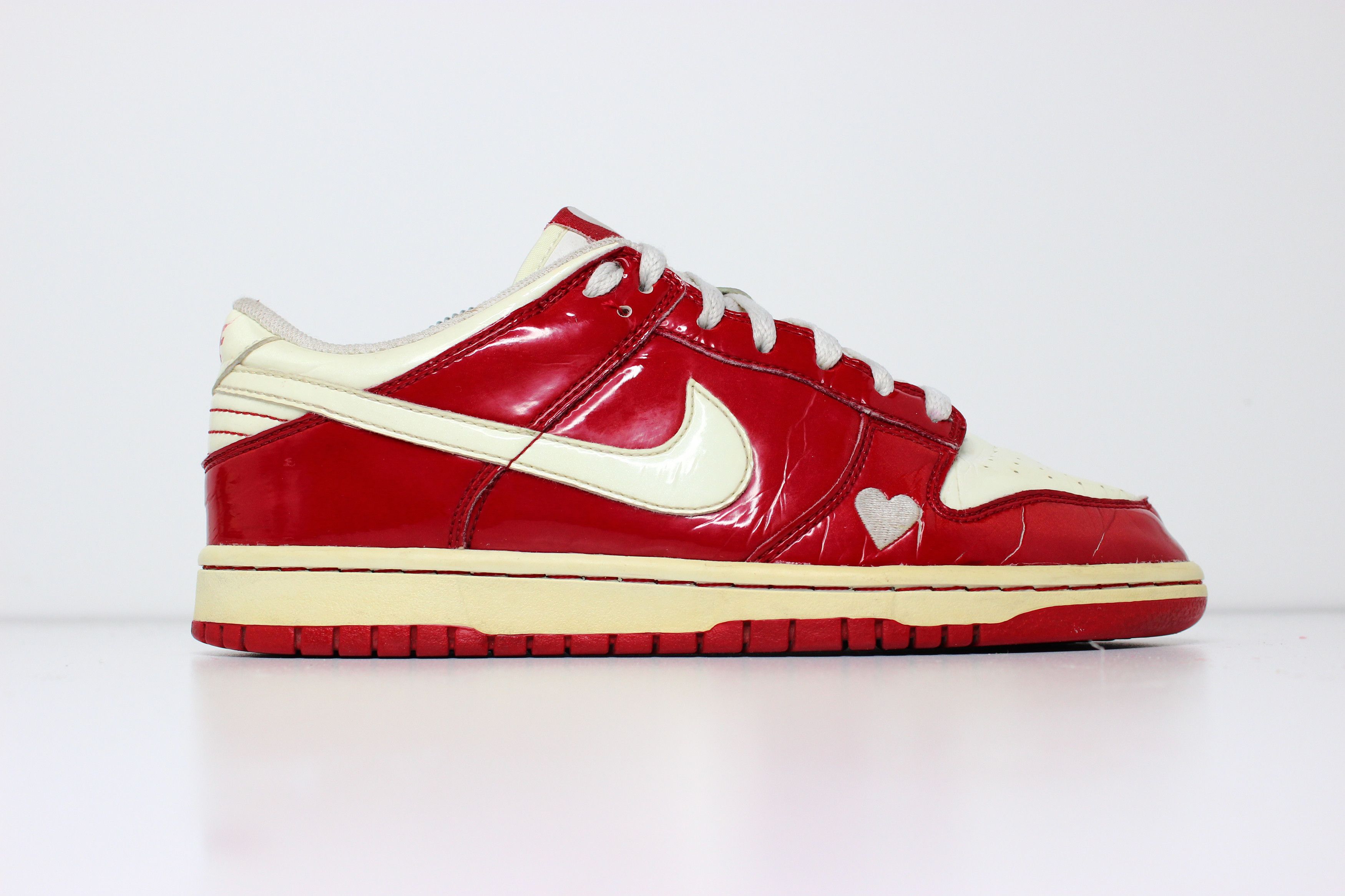 Nike 2004 Nike Dunk Low Valentines Day Size US 9.5 / EU 42-43 - 3 Thumbnail