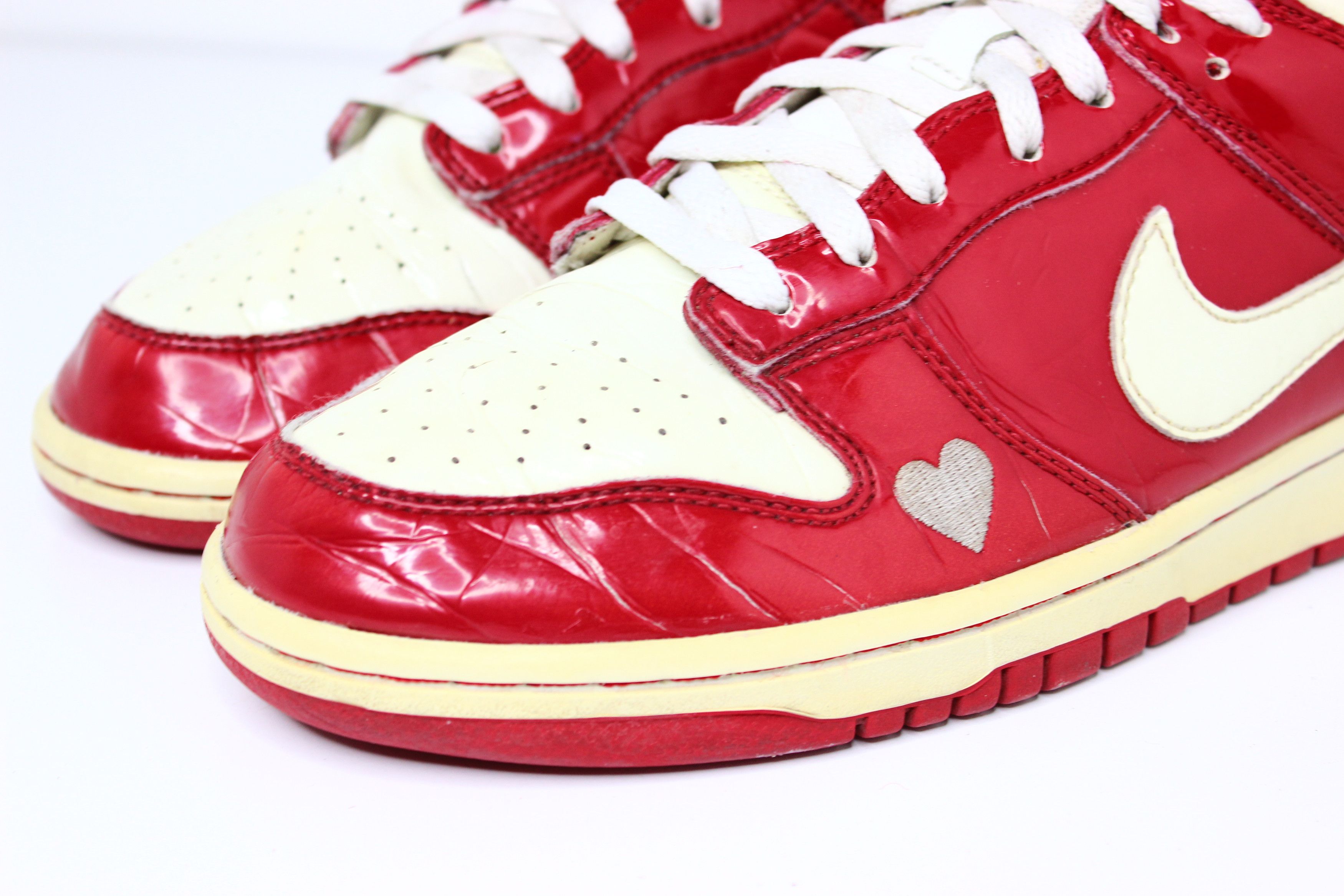 Nike 2004 Nike Dunk Low Valentines Day Size US 9.5 / EU 42-43 - 13 Thumbnail