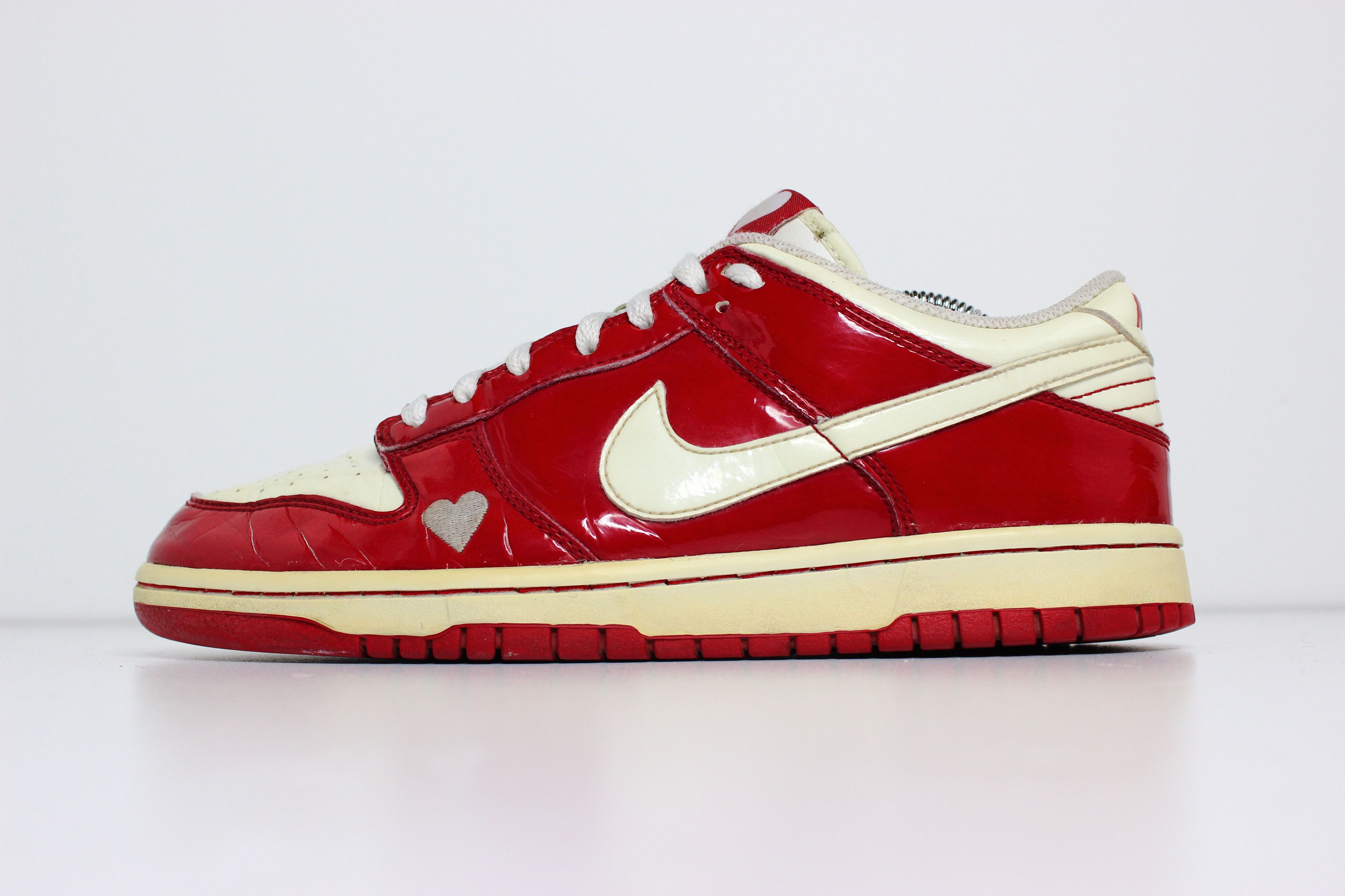 Nike dunk low valentines day 2004 best sale