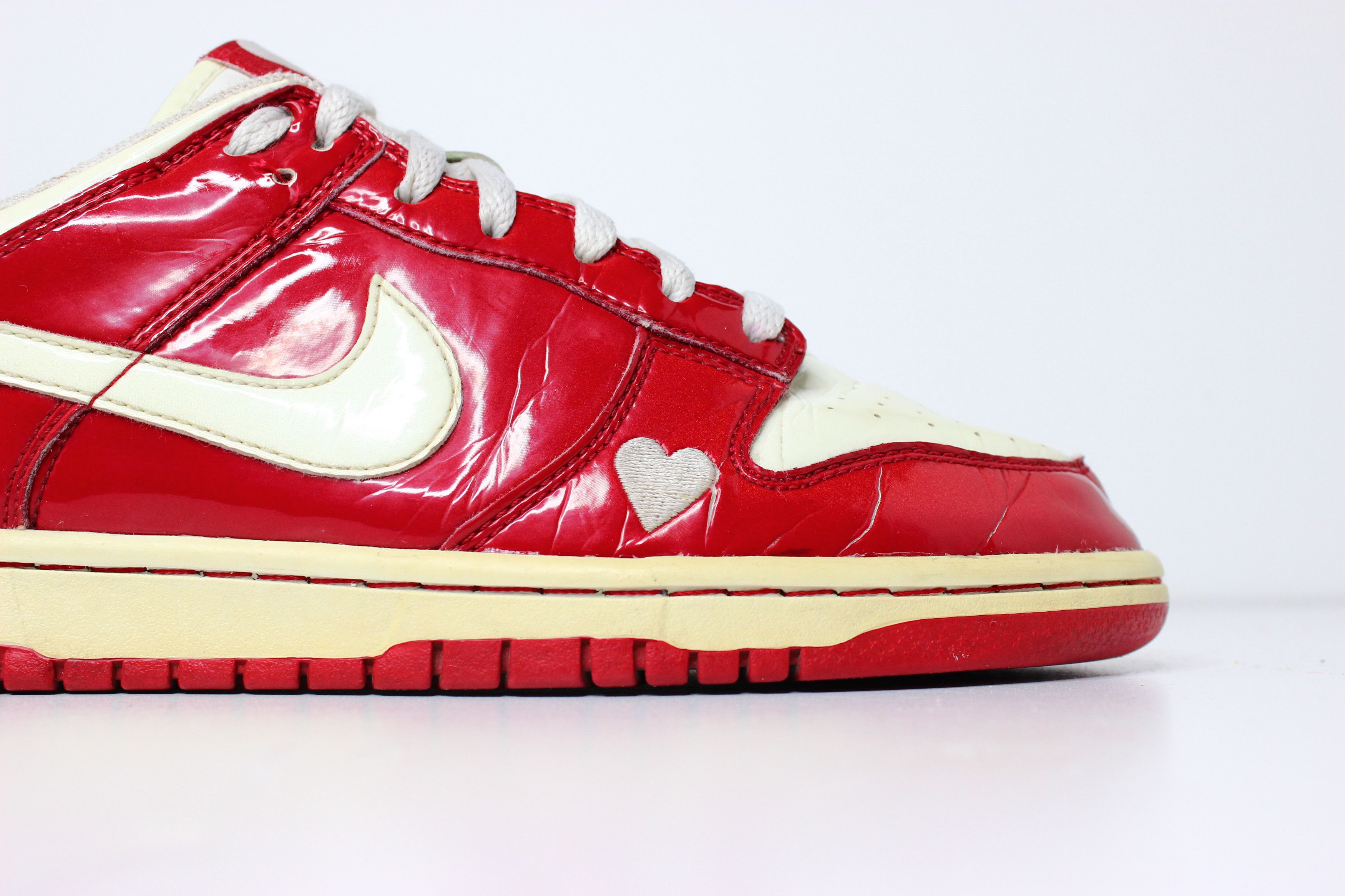 Nike 2004 Nike Dunk Low Valentines Day Size US 9.5 / EU 42-43 - 4 Thumbnail