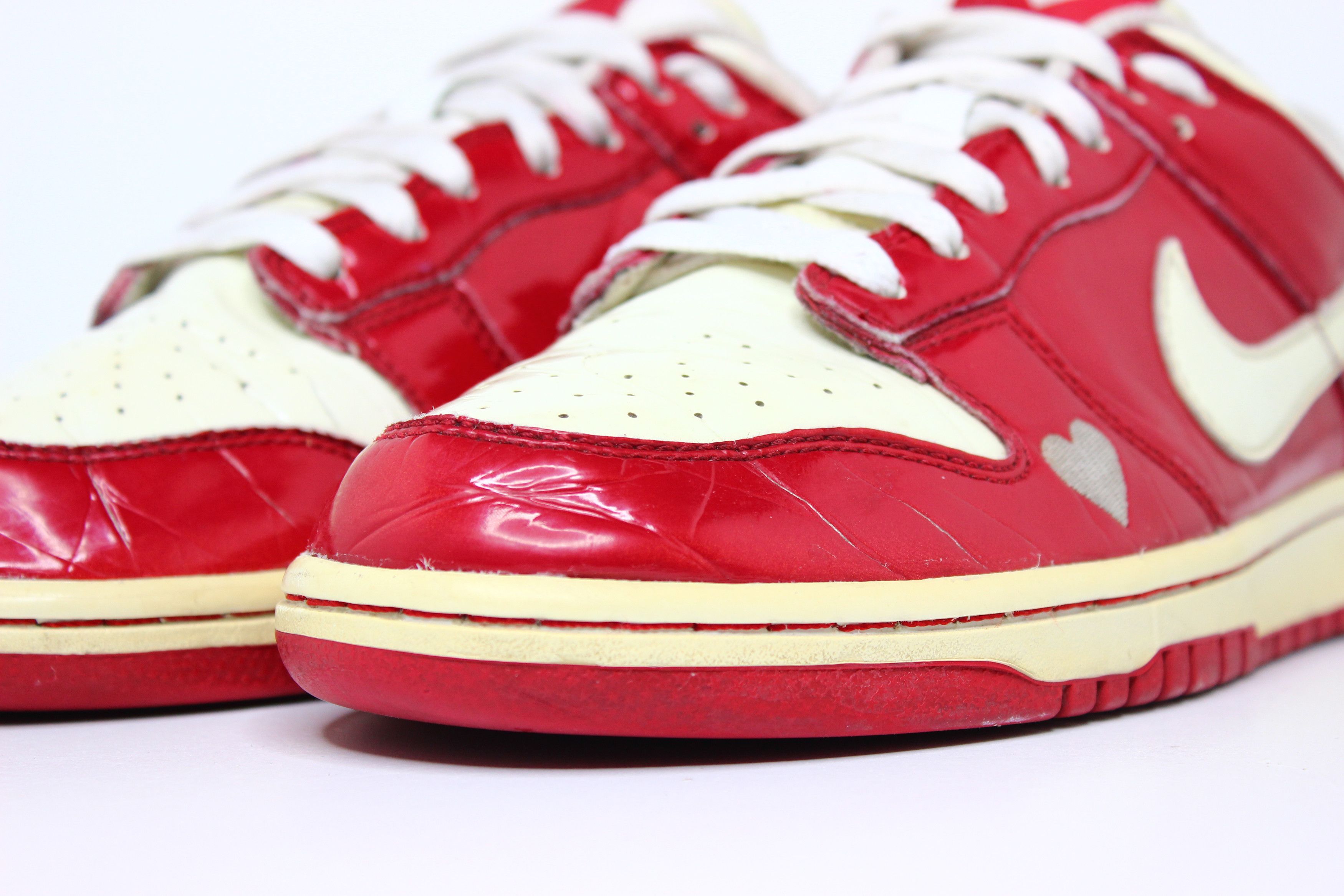 Nike 2004 Nike Dunk Low Valentines Day Size US 9.5 / EU 42-43 - 11 Thumbnail