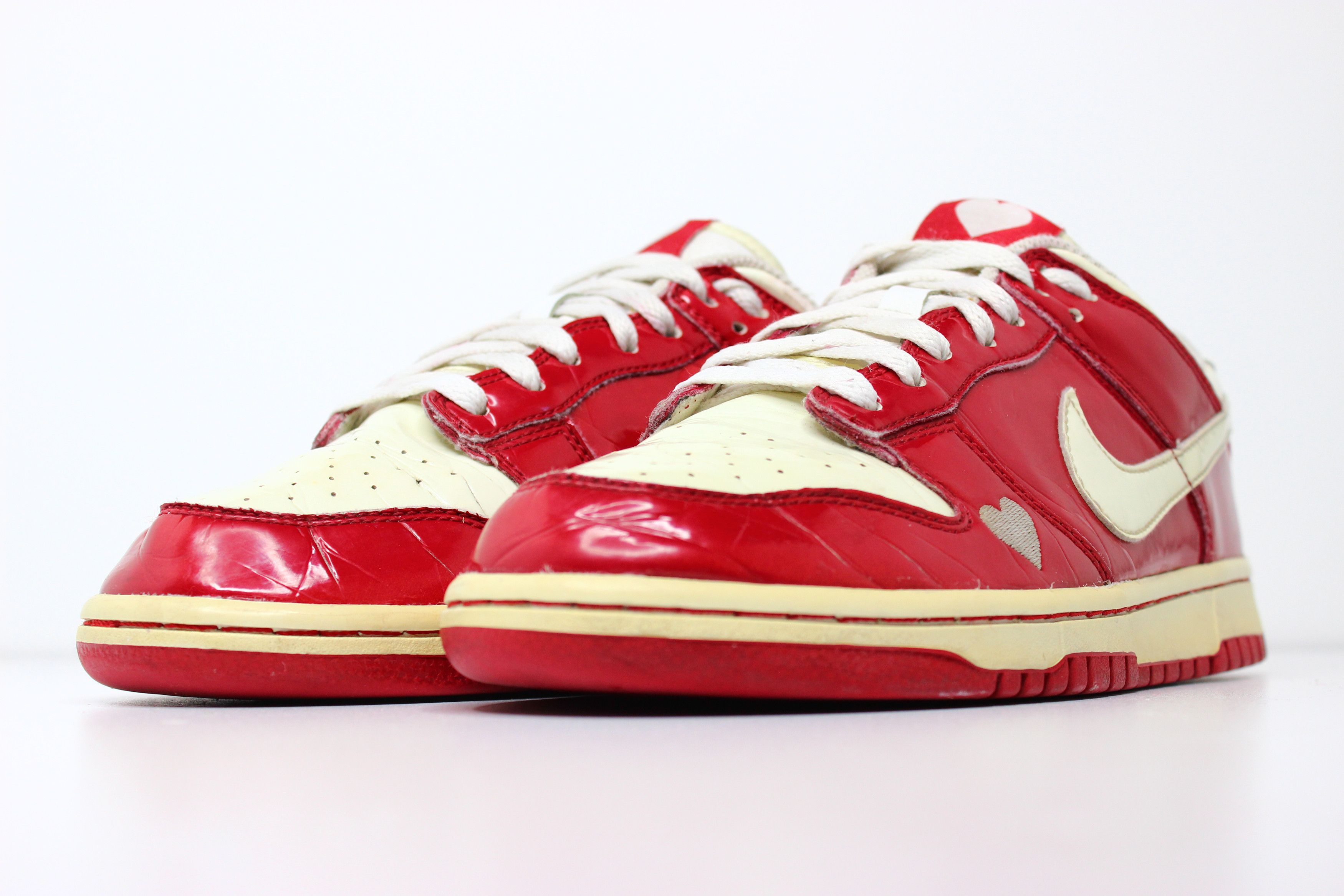 Nike 2004 Nike Dunk Low Valentines Day Size US 9.5 / EU 42-43 - 10 Thumbnail