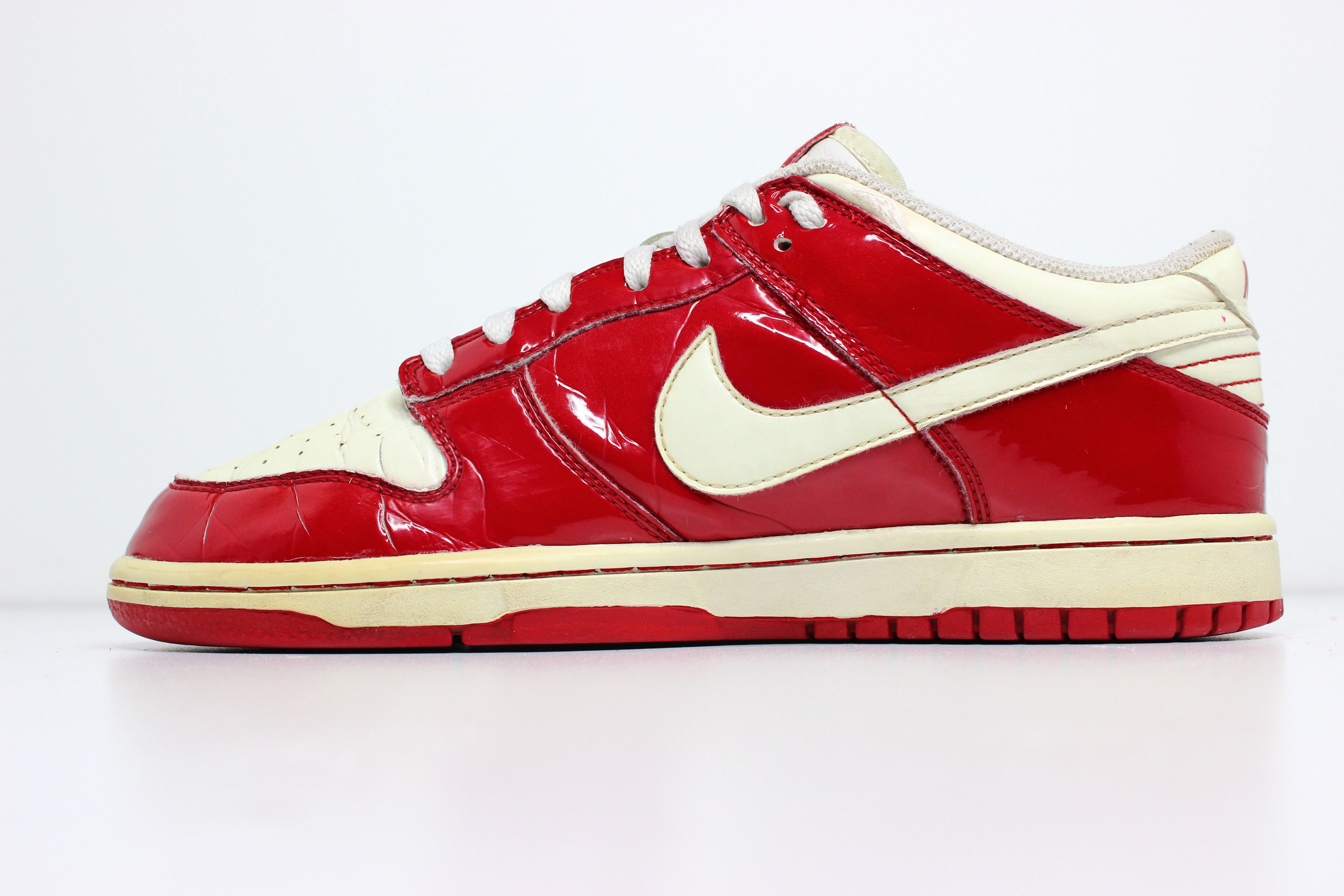 Nike 2004 Nike Dunk Low Valentines Day Size US 9.5 / EU 42-43 - 6 Thumbnail