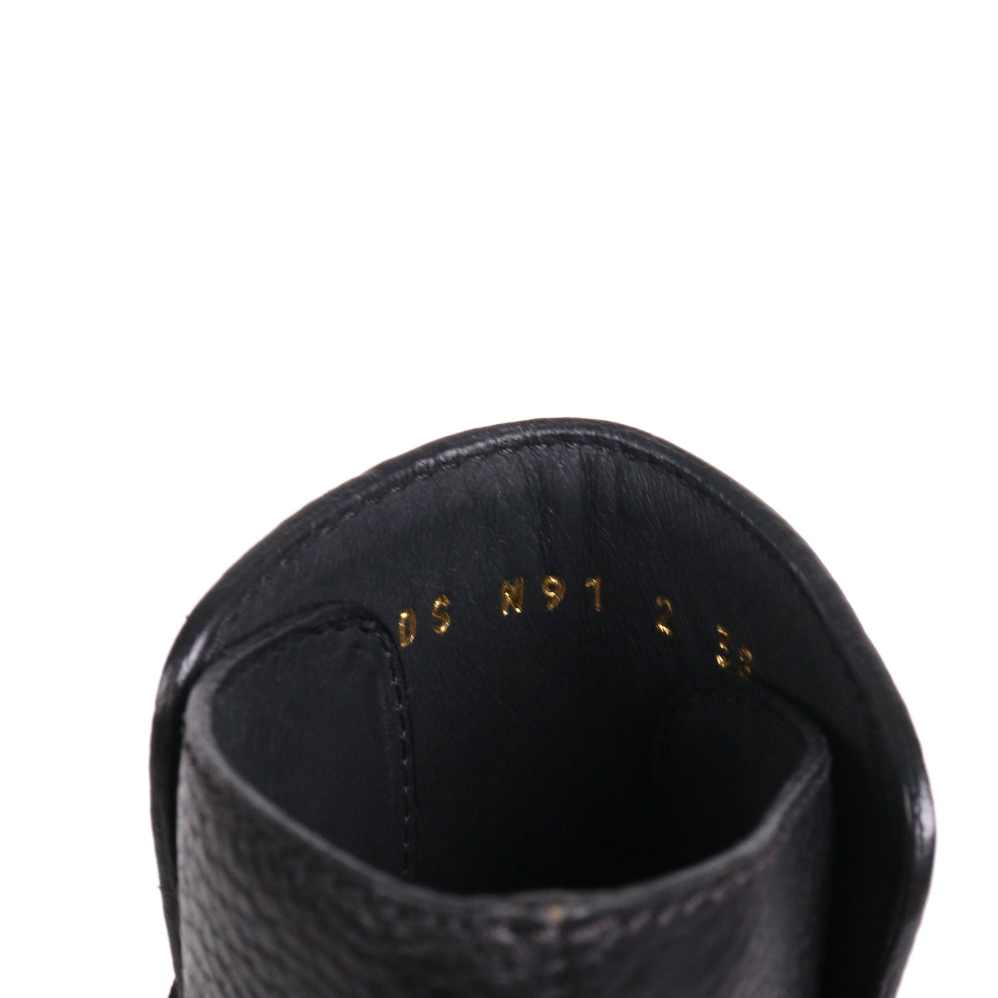 Valentino VALENTINO - Valentino Vlogo ankle boots in black grained leather (T38) Size US 7 / IT 37 - 6 Thumbnail