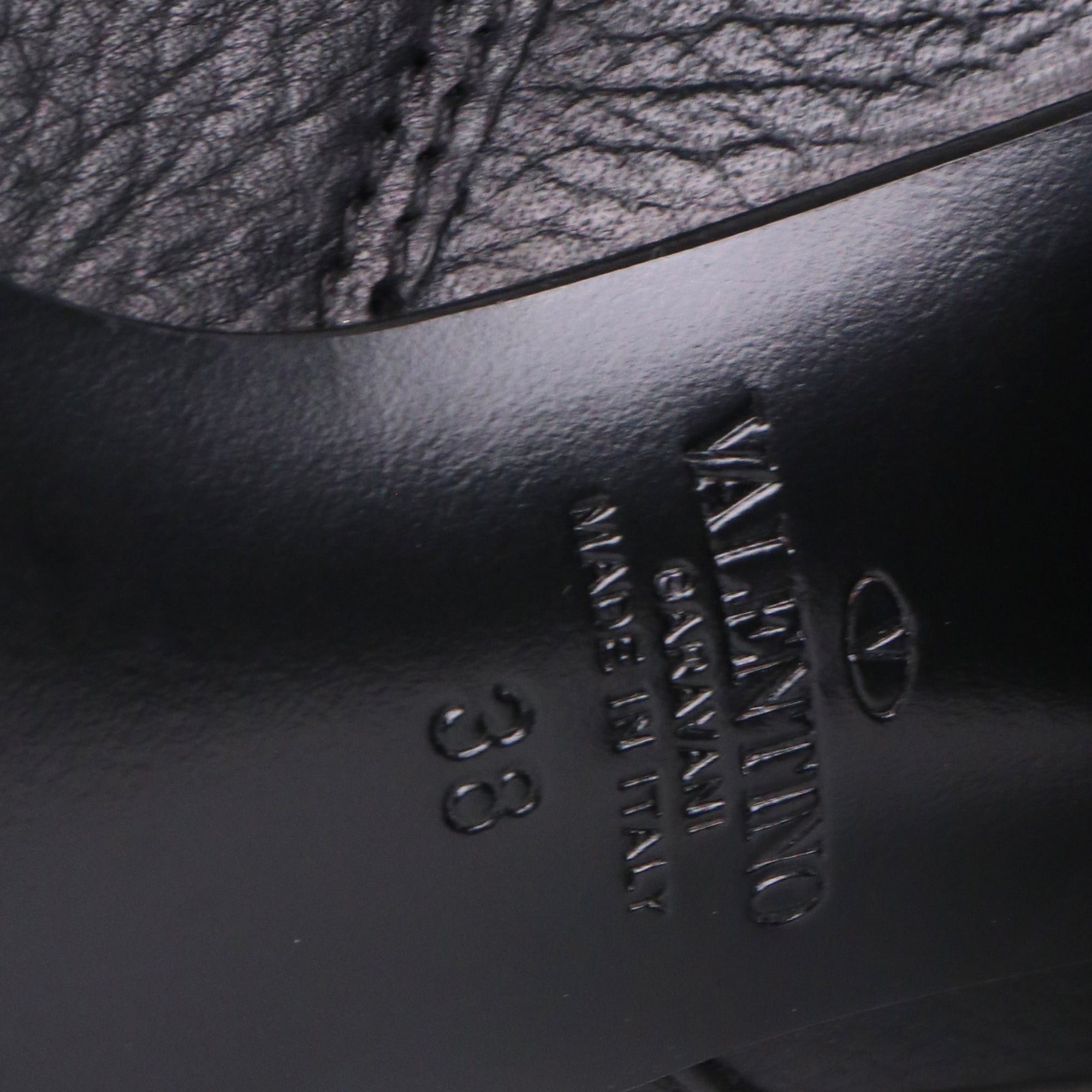 Valentino VALENTINO - Valentino Vlogo ankle boots in black grained leather (T38) Size US 7 / IT 37 - 8 Thumbnail