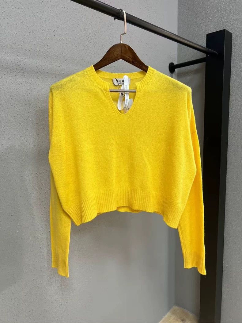 Miu Miu Miu Miu yellow back logo cashmere sweater Size US M / EU 48-50 / 2 - 2 Thumbnail