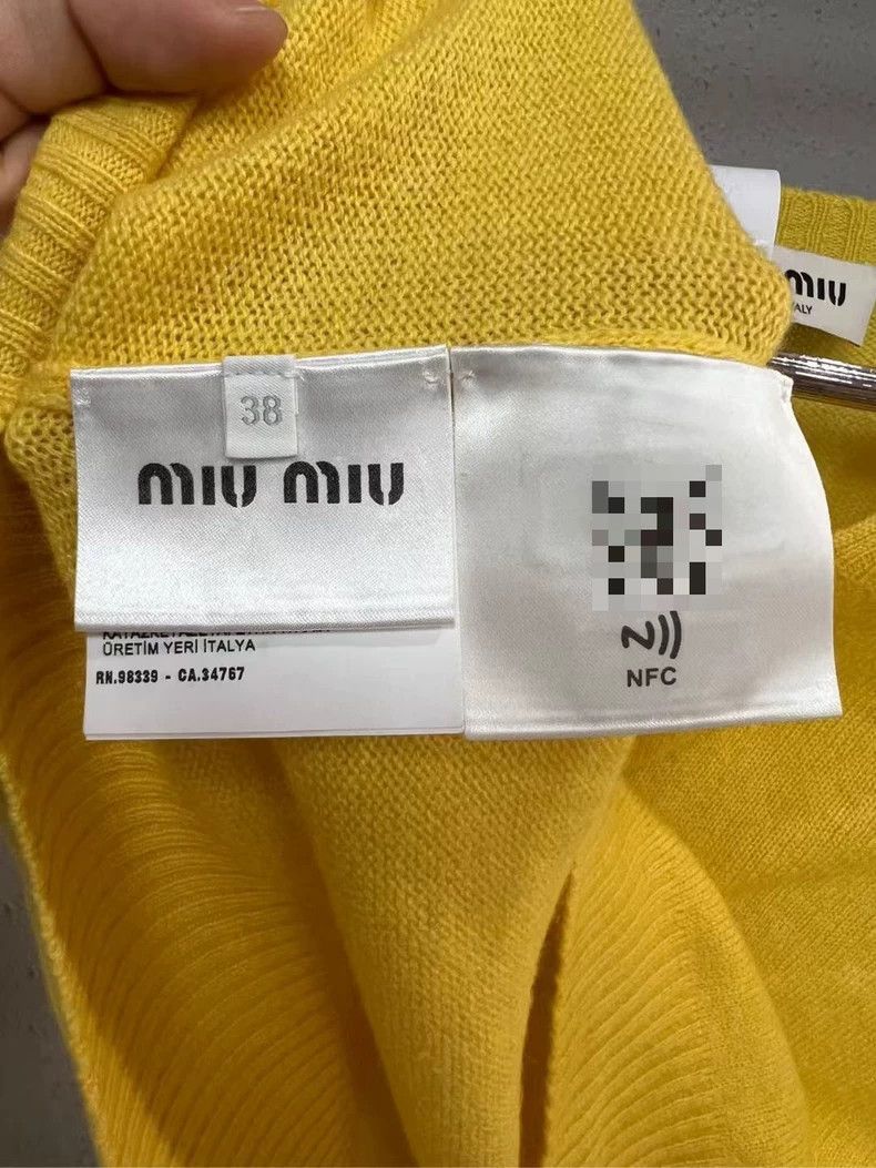 Miu Miu Miu Miu yellow back logo cashmere sweater Size US M / EU 48-50 / 2 - 3 Thumbnail