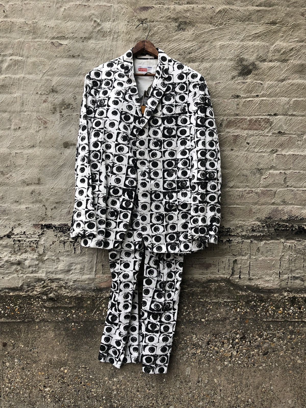 Cdg store supreme suit