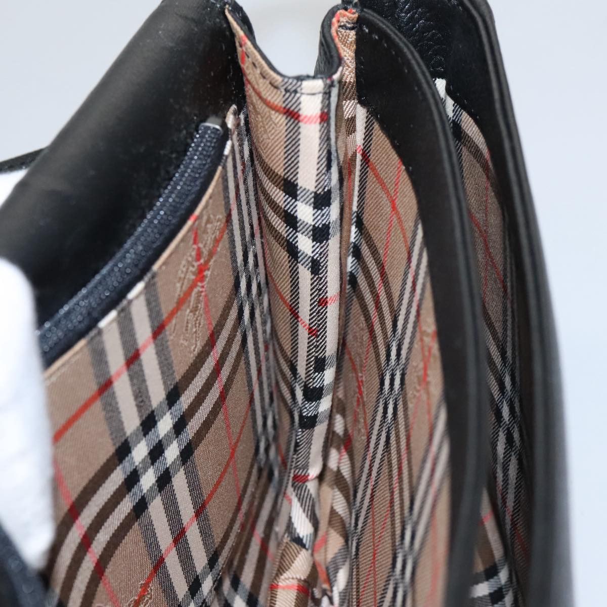 Burberry Black Leather Shoulder Bag (Pre-Owned) Size ONE SIZE - 18 Thumbnail