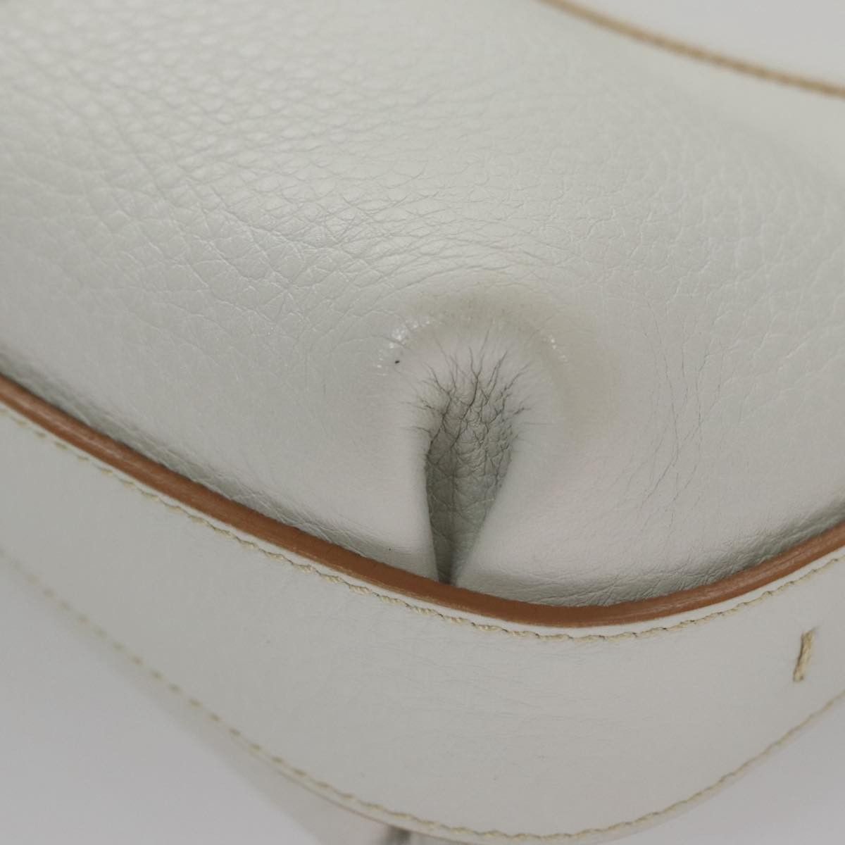 Salvatore Ferragamo White Leather Shoulder Bag (Pre-Owned) Size ONE SIZE - 8 Thumbnail