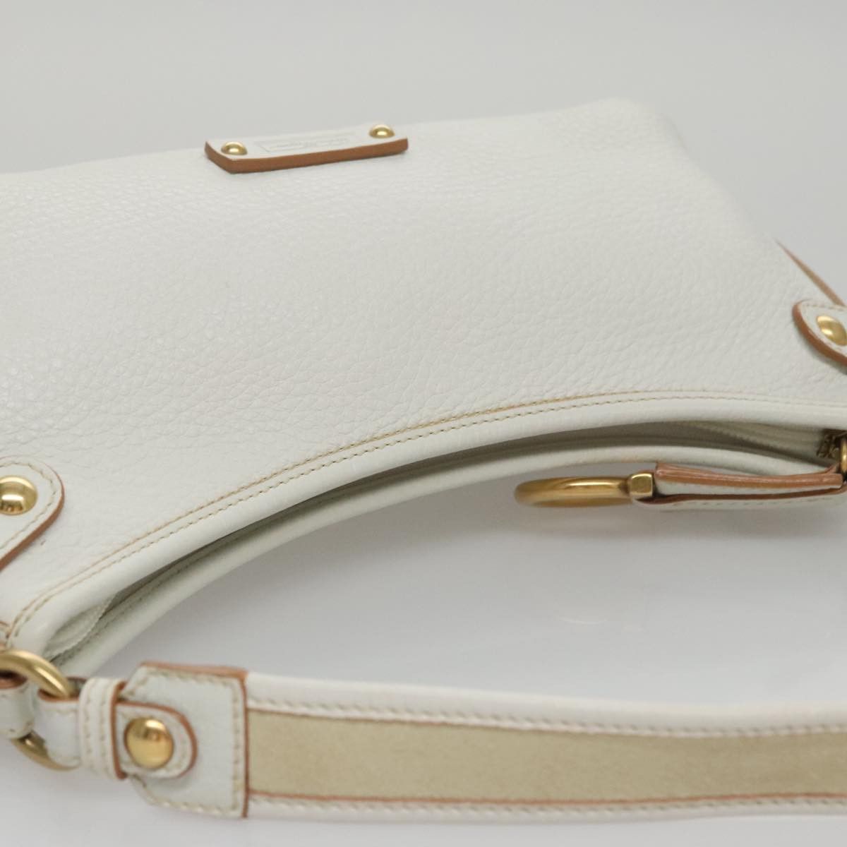 Salvatore Ferragamo White Leather Shoulder Bag (Pre-Owned) Size ONE SIZE - 18 Thumbnail
