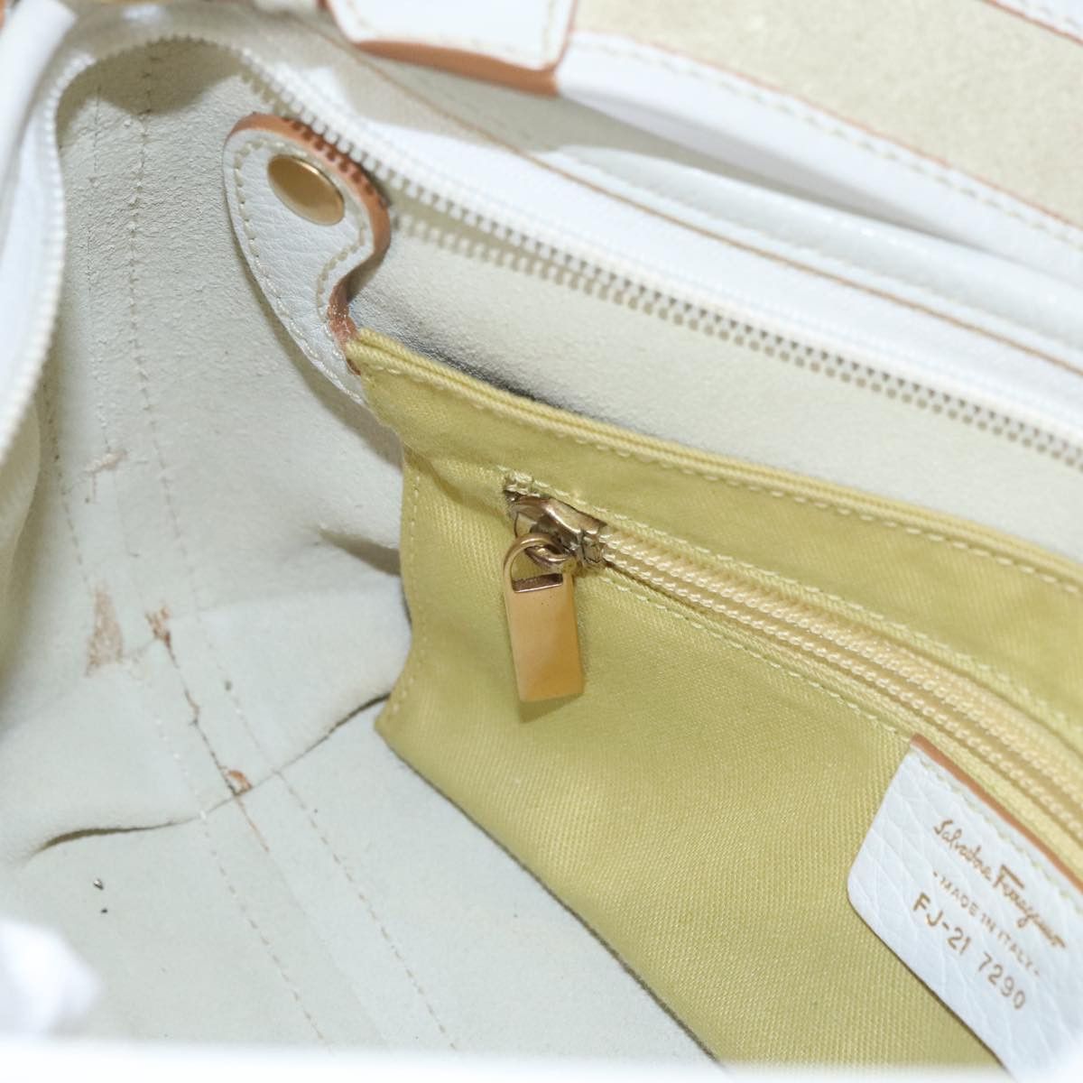 Salvatore Ferragamo White Leather Shoulder Bag (Pre-Owned) Size ONE SIZE - 11 Thumbnail