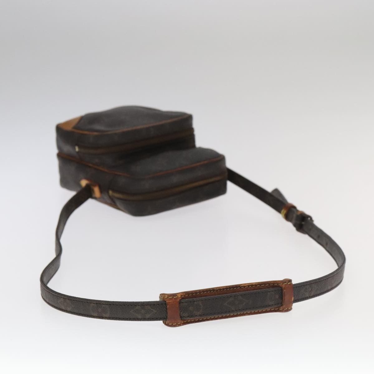 Louis Vuitton Amazon Brown Canvas Clutch Bag (Pre-Owned) Size ONE SIZE - 5 Thumbnail
