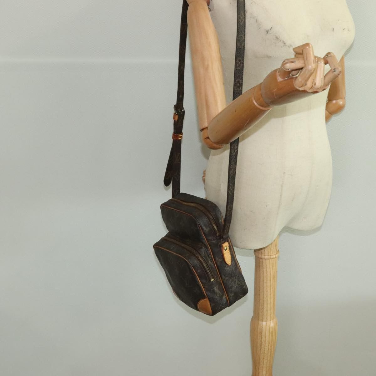 Louis Vuitton Amazon Brown Canvas Clutch Bag (Pre-Owned) Size ONE SIZE - 16 Thumbnail