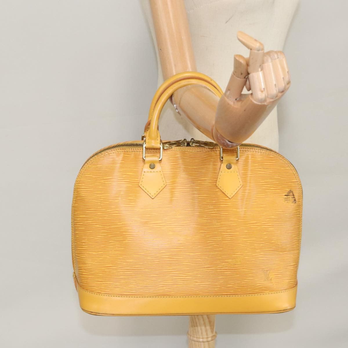 Louis Vuitton Alma Camel Leather Handbag (Pre-Owned) Size ONE SIZE - 20 Thumbnail