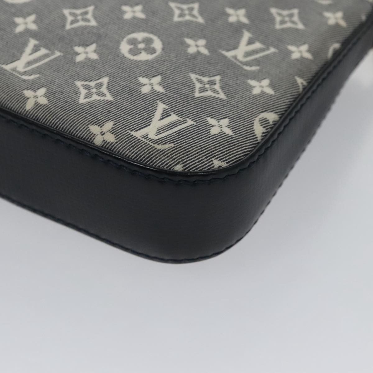 Louis Vuitton Pochette Accessoire Grey Canvas Clutch Bag (Pre-Owned) Size ONE SIZE - 10 Thumbnail