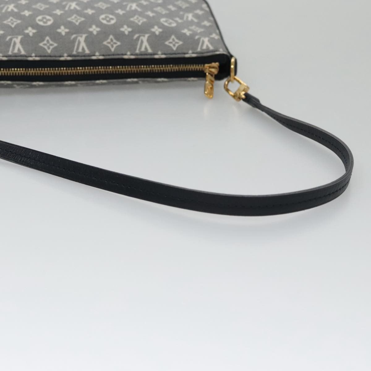 Louis Vuitton Pochette Accessoire Grey Canvas Clutch Bag (Pre-Owned) Size ONE SIZE - 5 Thumbnail