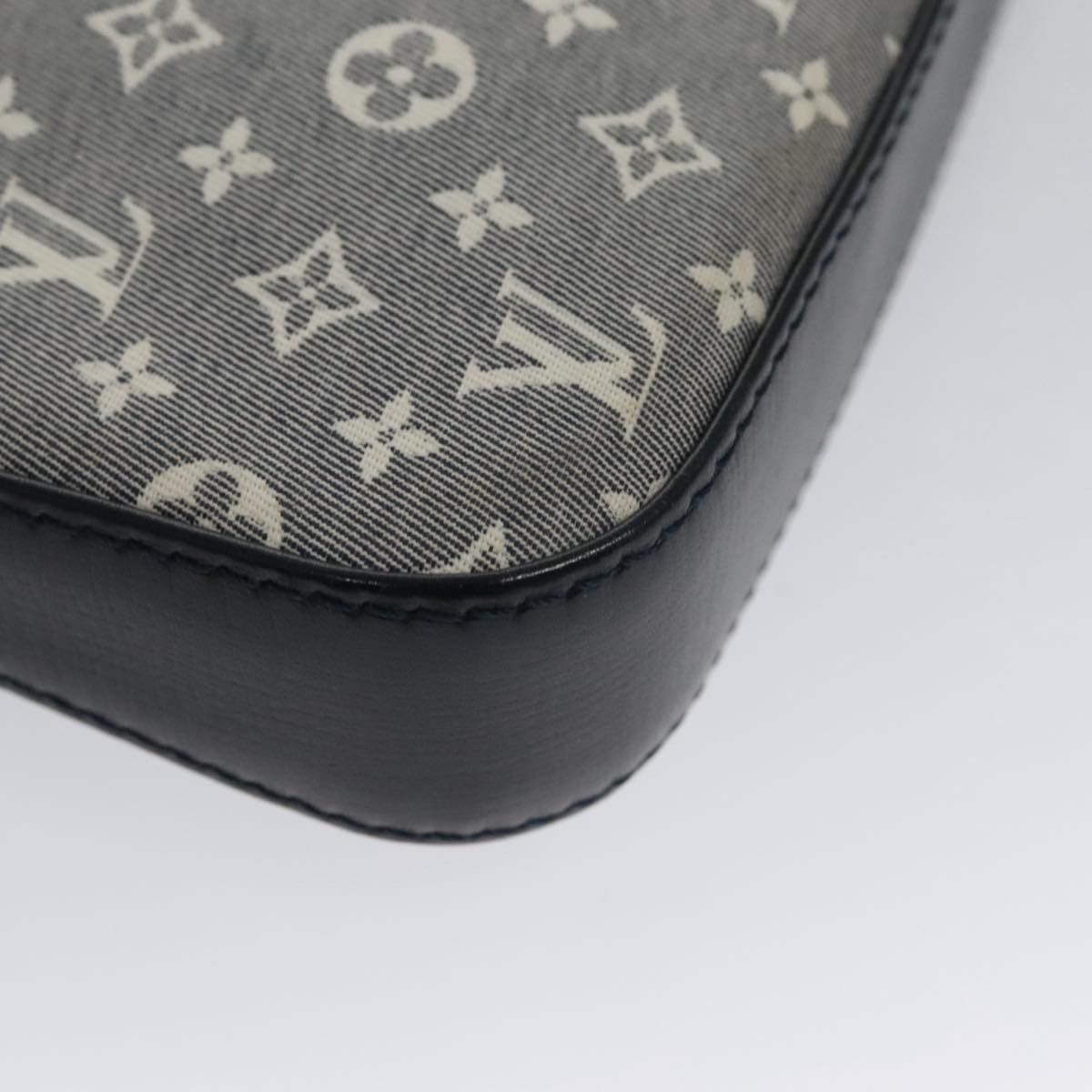 Louis Vuitton Pochette Accessoire Grey Canvas Clutch Bag (Pre-Owned) Size ONE SIZE - 7 Thumbnail