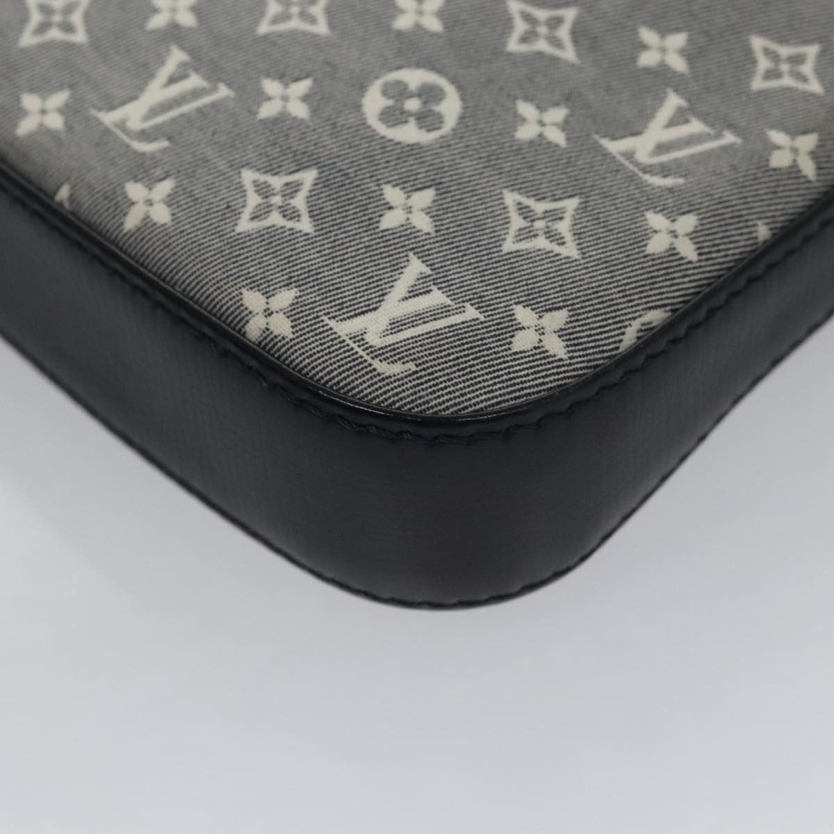 Louis Vuitton Pochette Accessoire Grey Canvas Clutch Bag (Pre-Owned) Size ONE SIZE - 8 Thumbnail