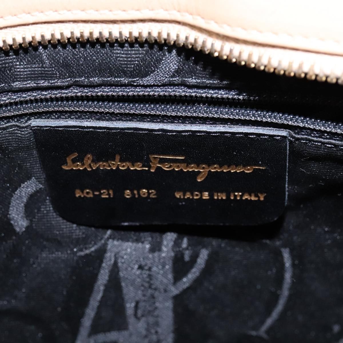 Salvatore Ferragamo Beige Leather Shoulder Bag (Pre-Owned) Size ONE SIZE - 12 Thumbnail