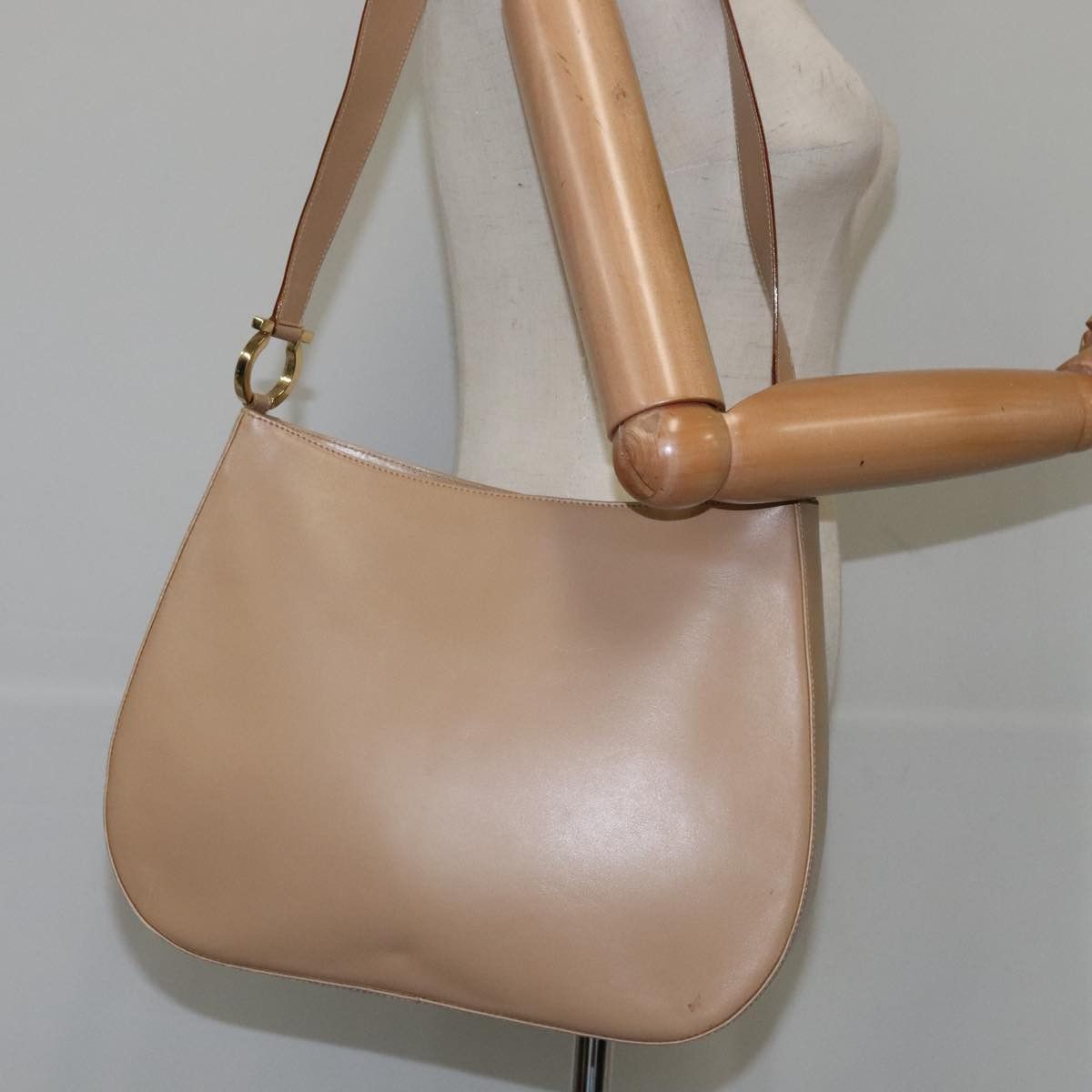Salvatore Ferragamo Beige Leather Shoulder Bag (Pre-Owned) Size ONE SIZE - 13 Thumbnail