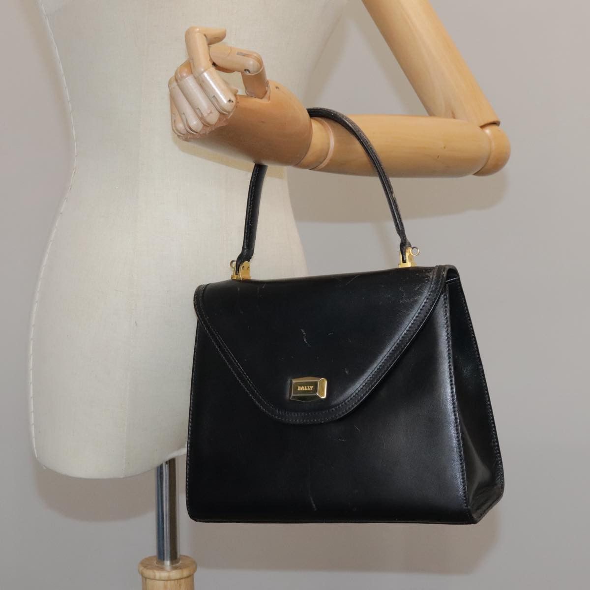 Bally Black Leather Handbag (Pre-Owned) Size ONE SIZE - 15 Thumbnail