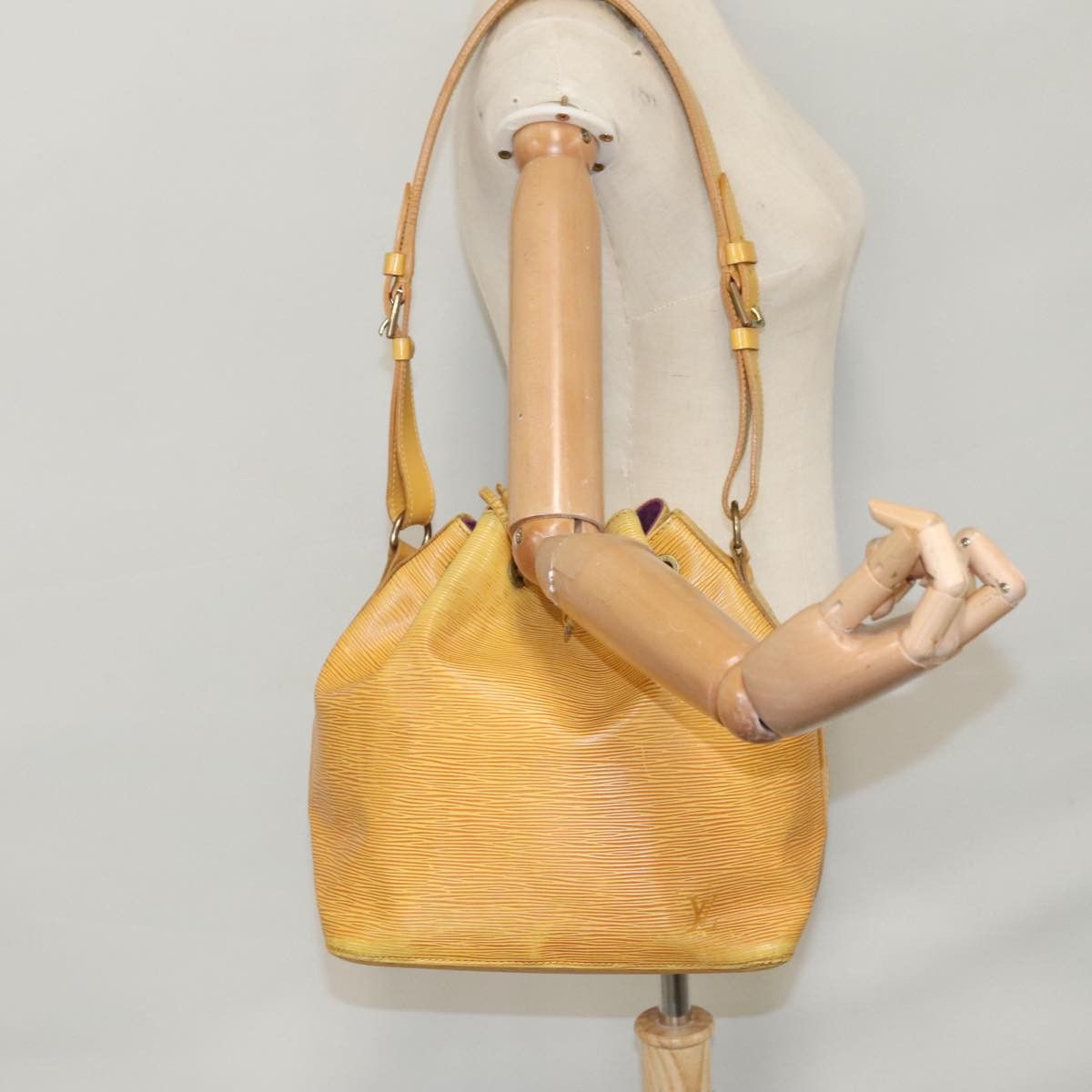 Louis Vuitton Noé Pm Camel Leather Shoulder Bag (Pre-Owned) Size ONE SIZE - 14 Thumbnail