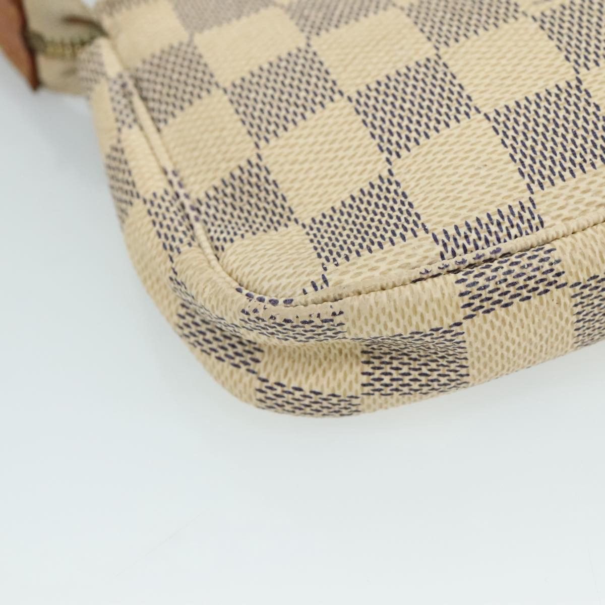 Louis Vuitton Mini Pochette Accessoires White Canvas Clutch Bag Size ONE SIZE - 10 Thumbnail