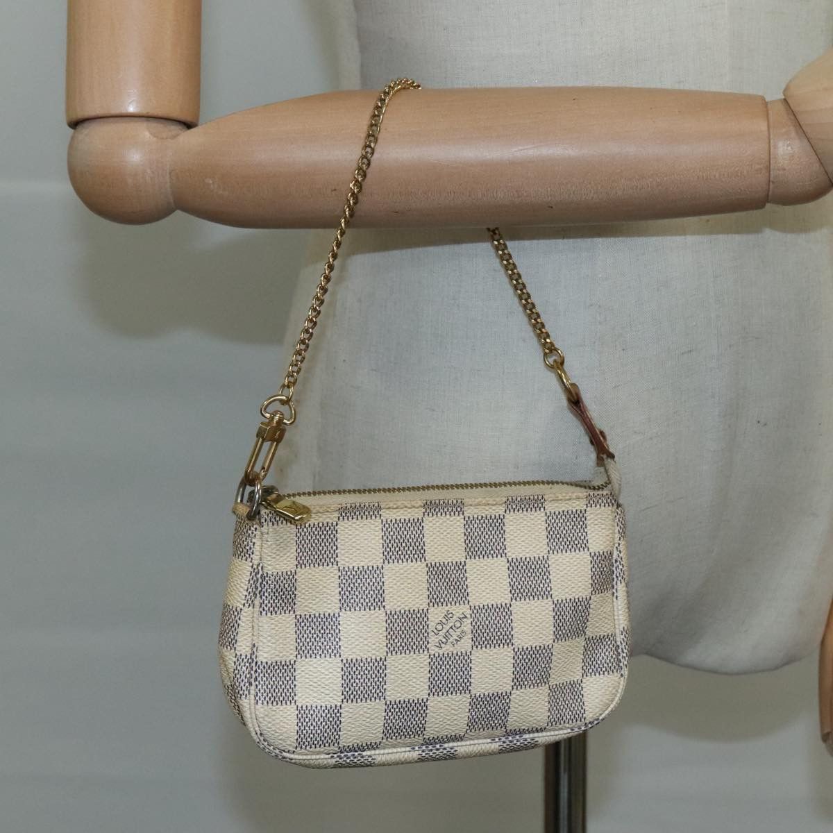 Louis Vuitton Mini Pochette Accessoires White Canvas Clutch Bag Size ONE SIZE - 16 Thumbnail