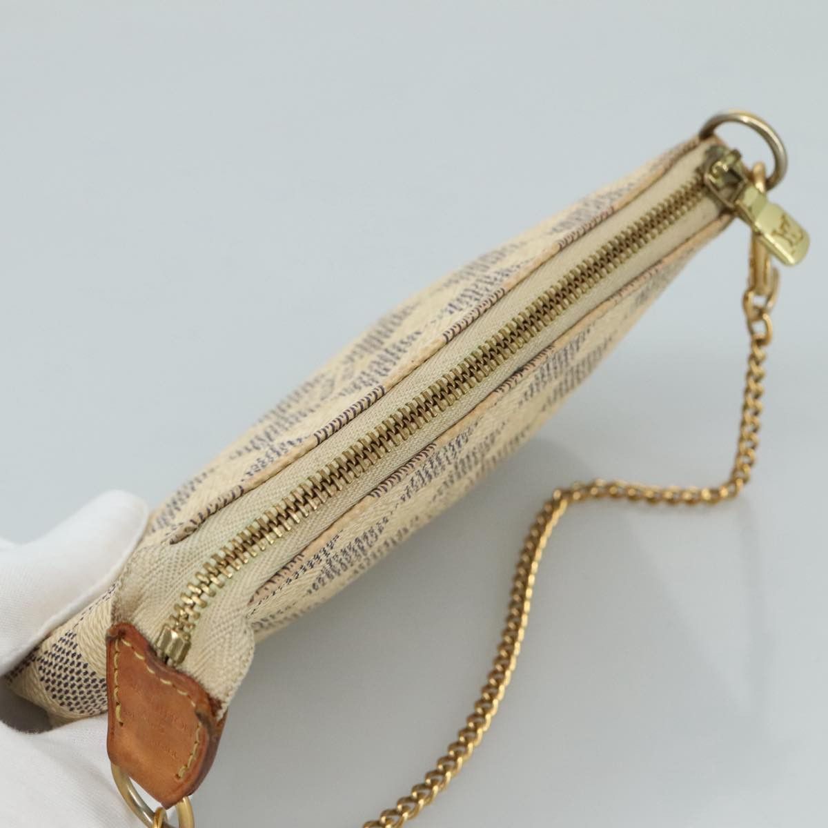 Louis Vuitton Mini Pochette Accessoires White Canvas Clutch Bag Size ONE SIZE - 18 Thumbnail