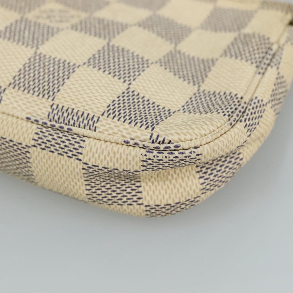 Louis Vuitton Mini Pochette Accessoires White Canvas Clutch Bag Size ONE SIZE - 7 Thumbnail