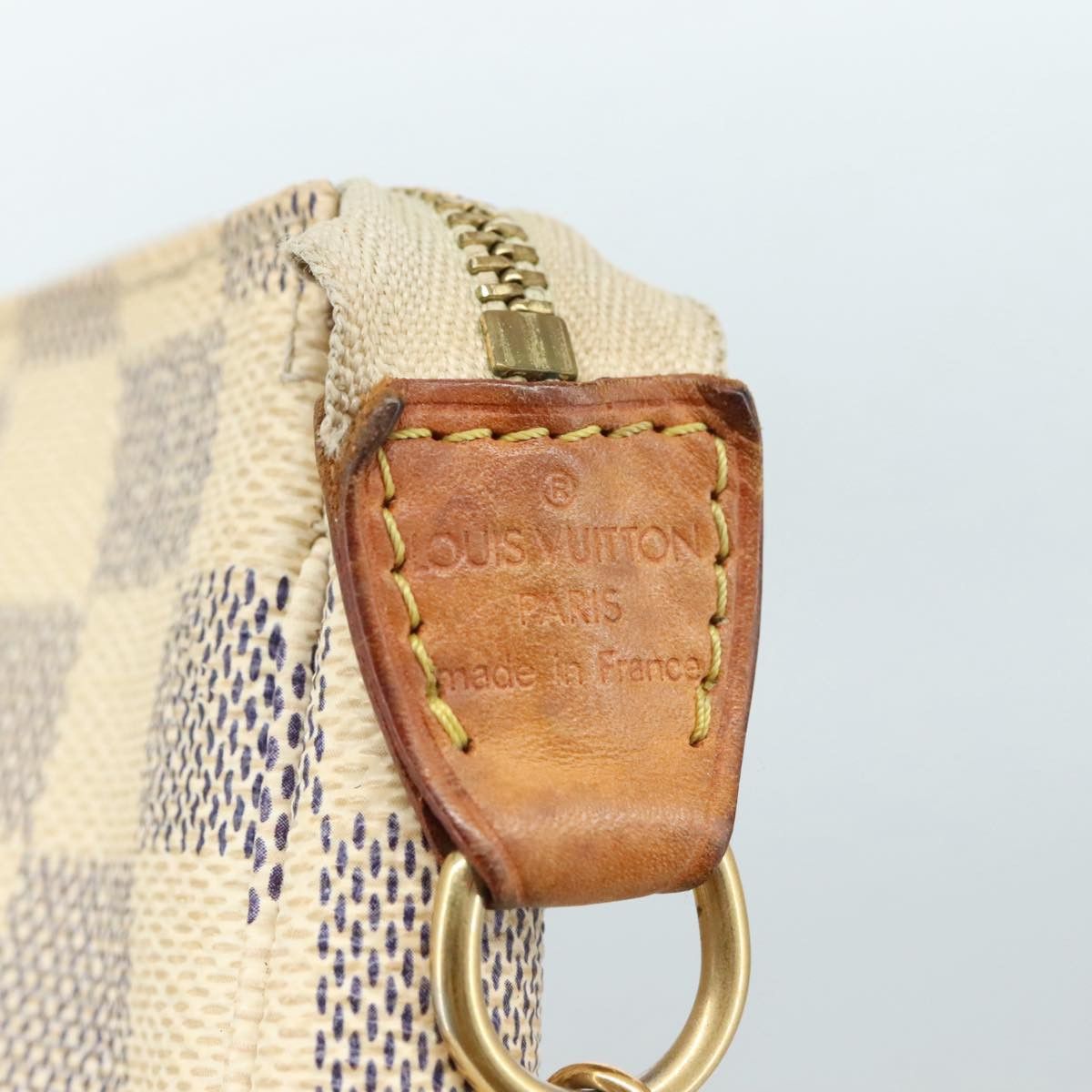 Louis Vuitton Mini Pochette Accessoires White Canvas Clutch Bag Size ONE SIZE - 15 Thumbnail