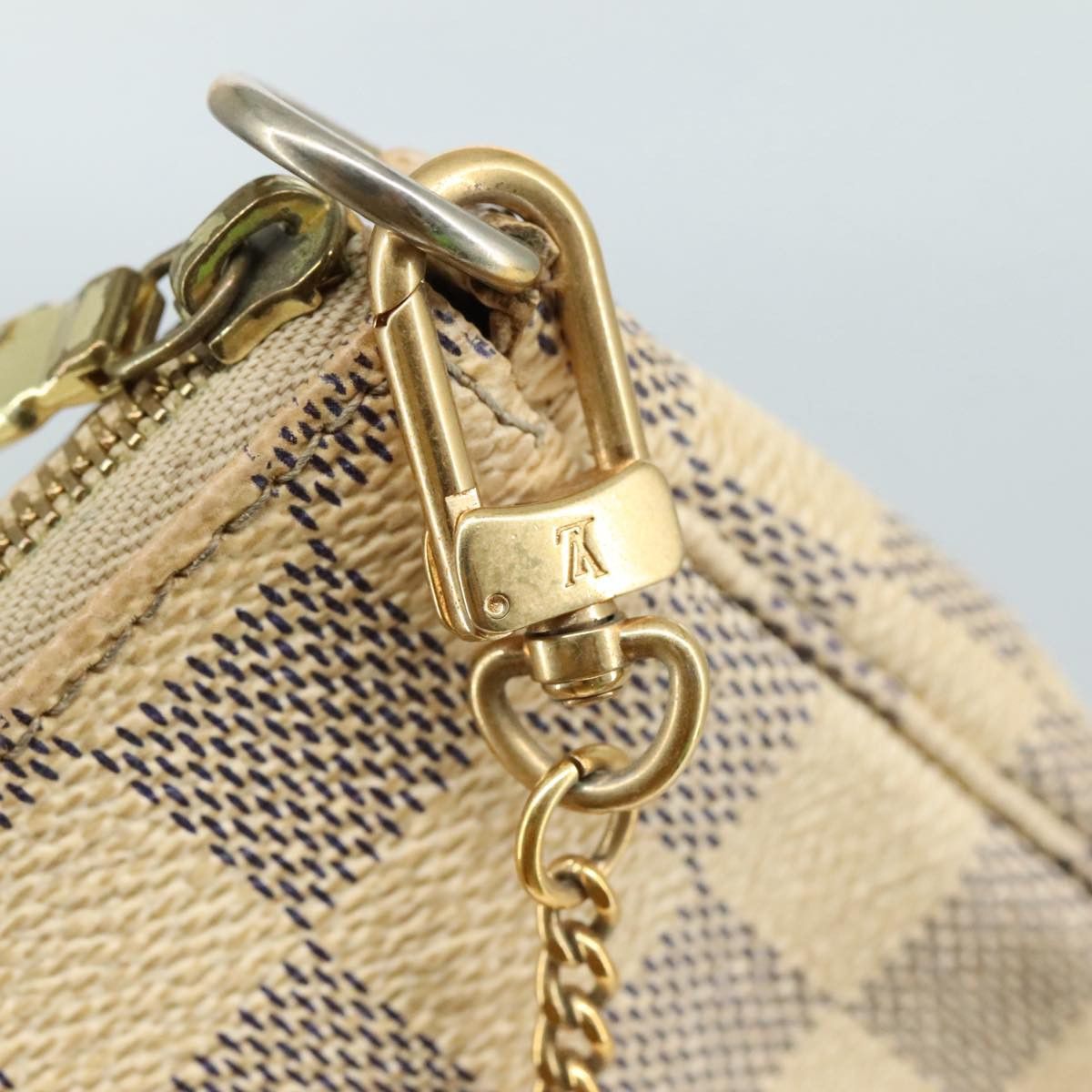 Louis Vuitton Mini Pochette Accessoires White Canvas Clutch Bag Size ONE SIZE - 12 Thumbnail
