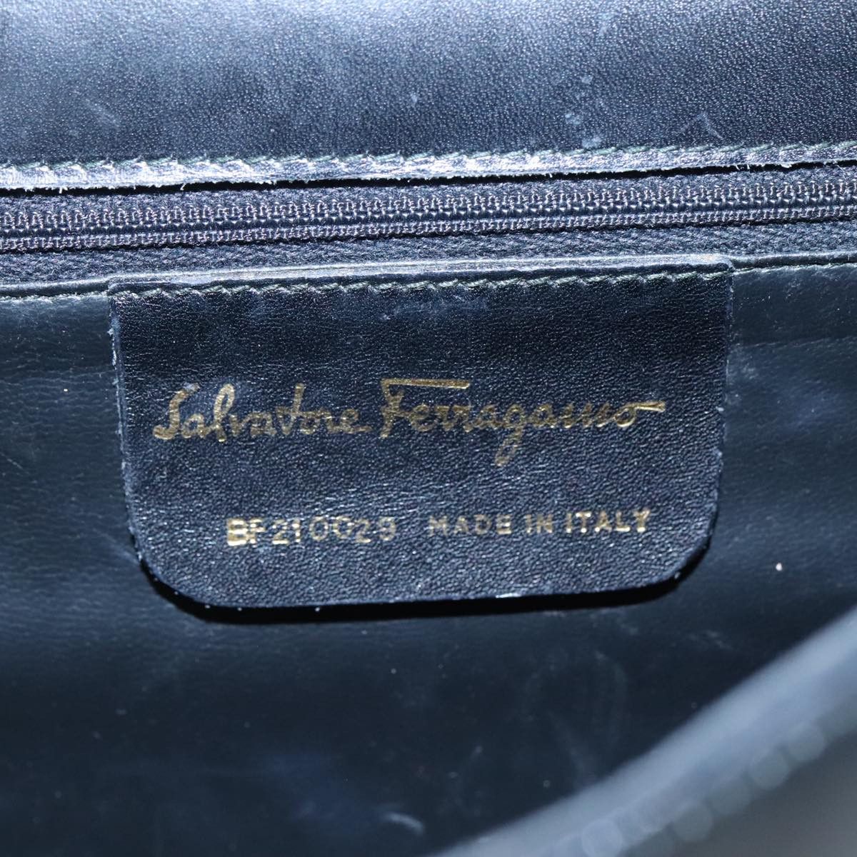 Salvatore Ferragamo Gancini Black Leather Shoulder Bag (Pre-Owned) Size ONE SIZE - 19 Thumbnail
