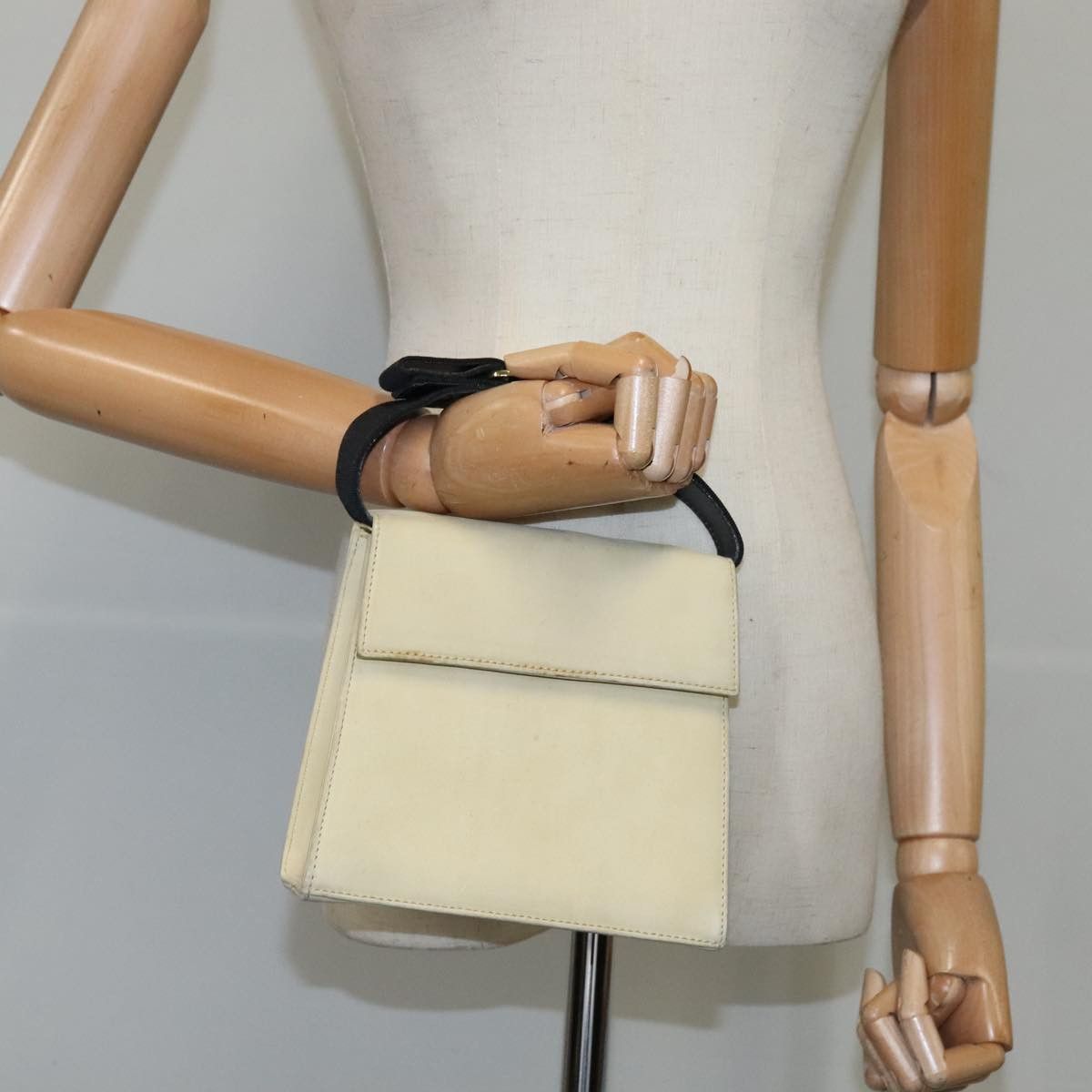 Salvatore Ferragamo Vara Beige Suede Handbag (Pre-Owned) Size ONE SIZE - 16 Thumbnail