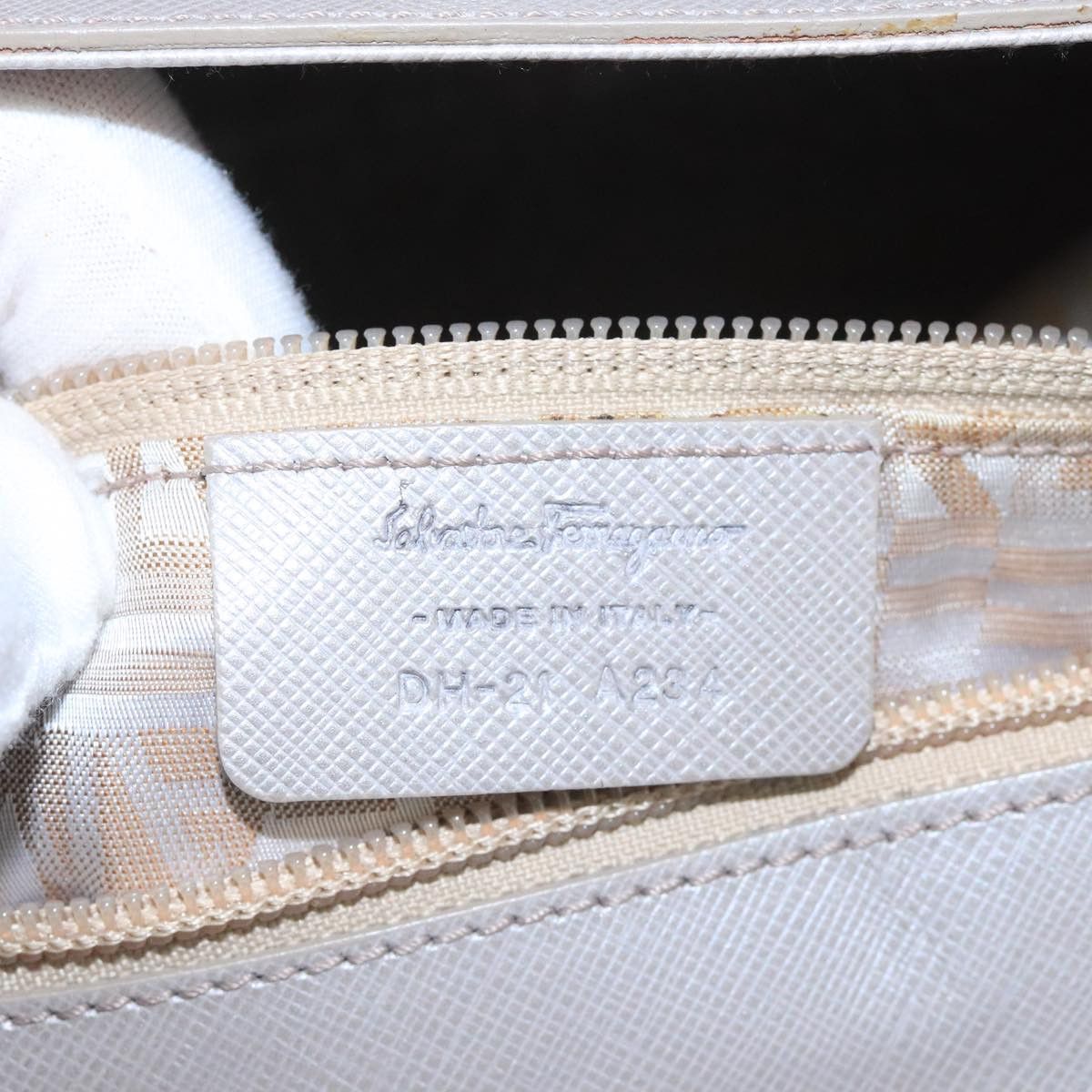 Salvatore Ferragamo Silver Leather Handbag (Pre-Owned) Size ONE SIZE - 15 Thumbnail